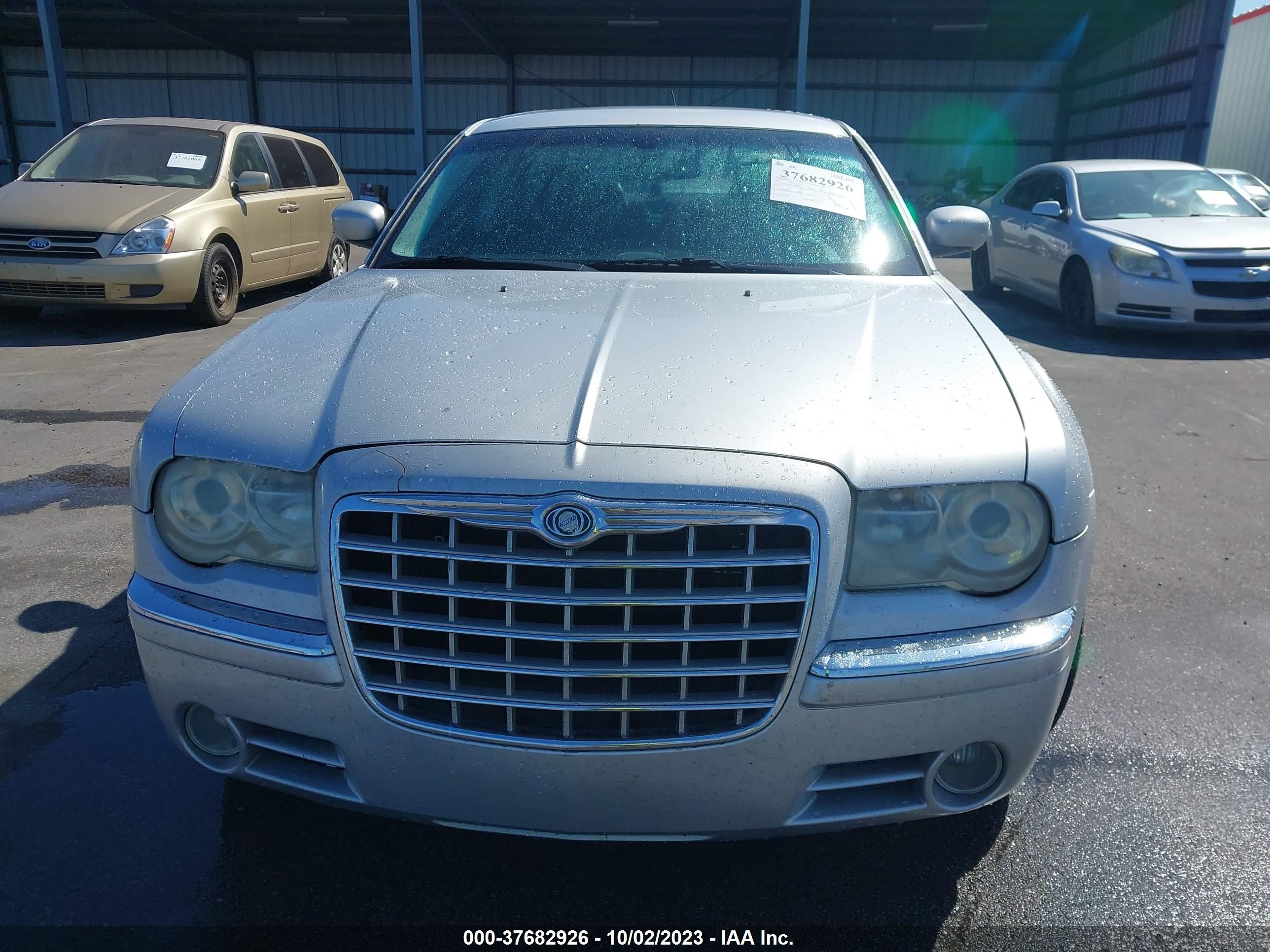 Photo 5 VIN: 2C3KA33G58H237904 - CHRYSLER 300 