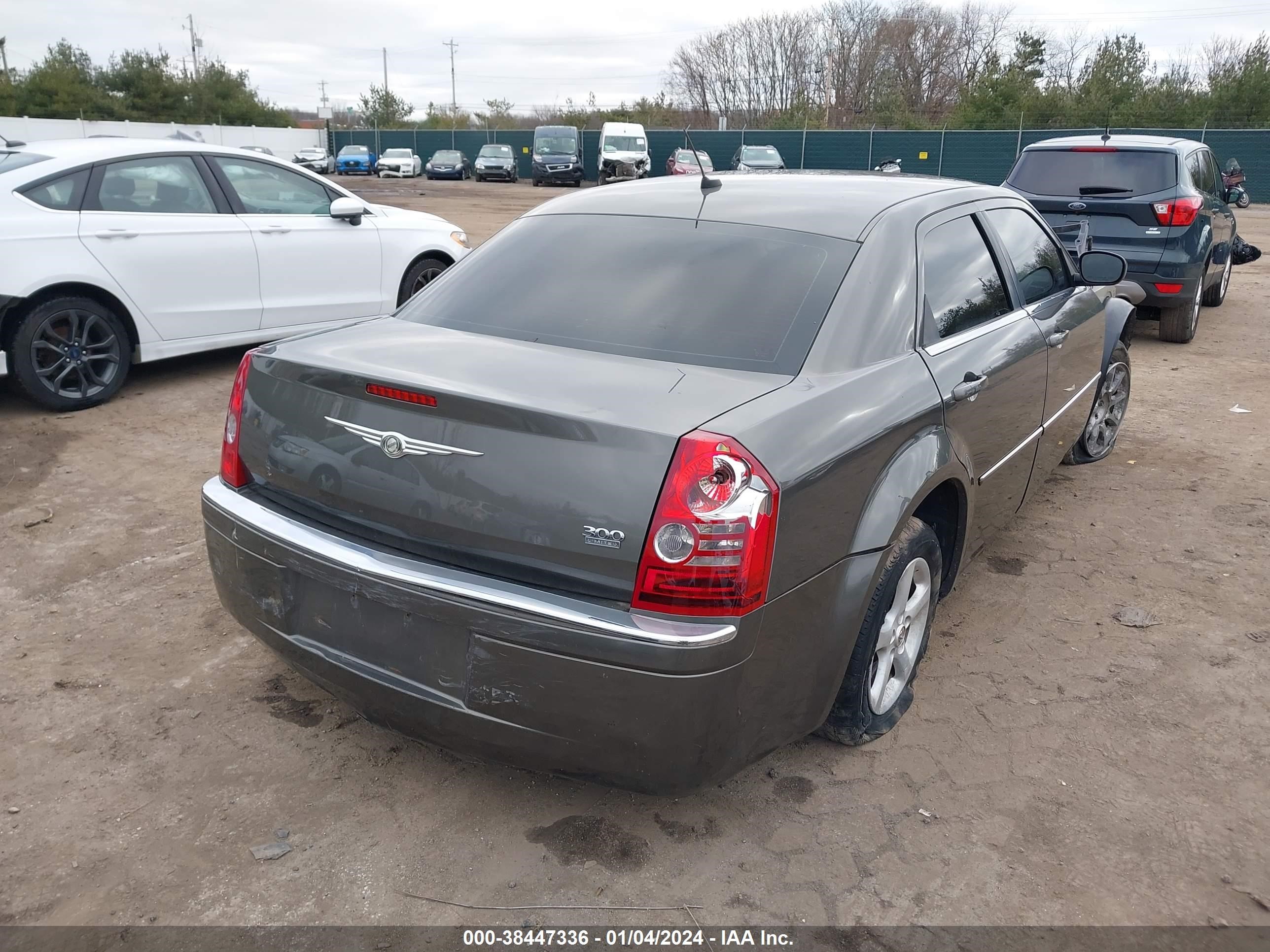 Photo 3 VIN: 2C3KA33G58H258476 - CHRYSLER 300 