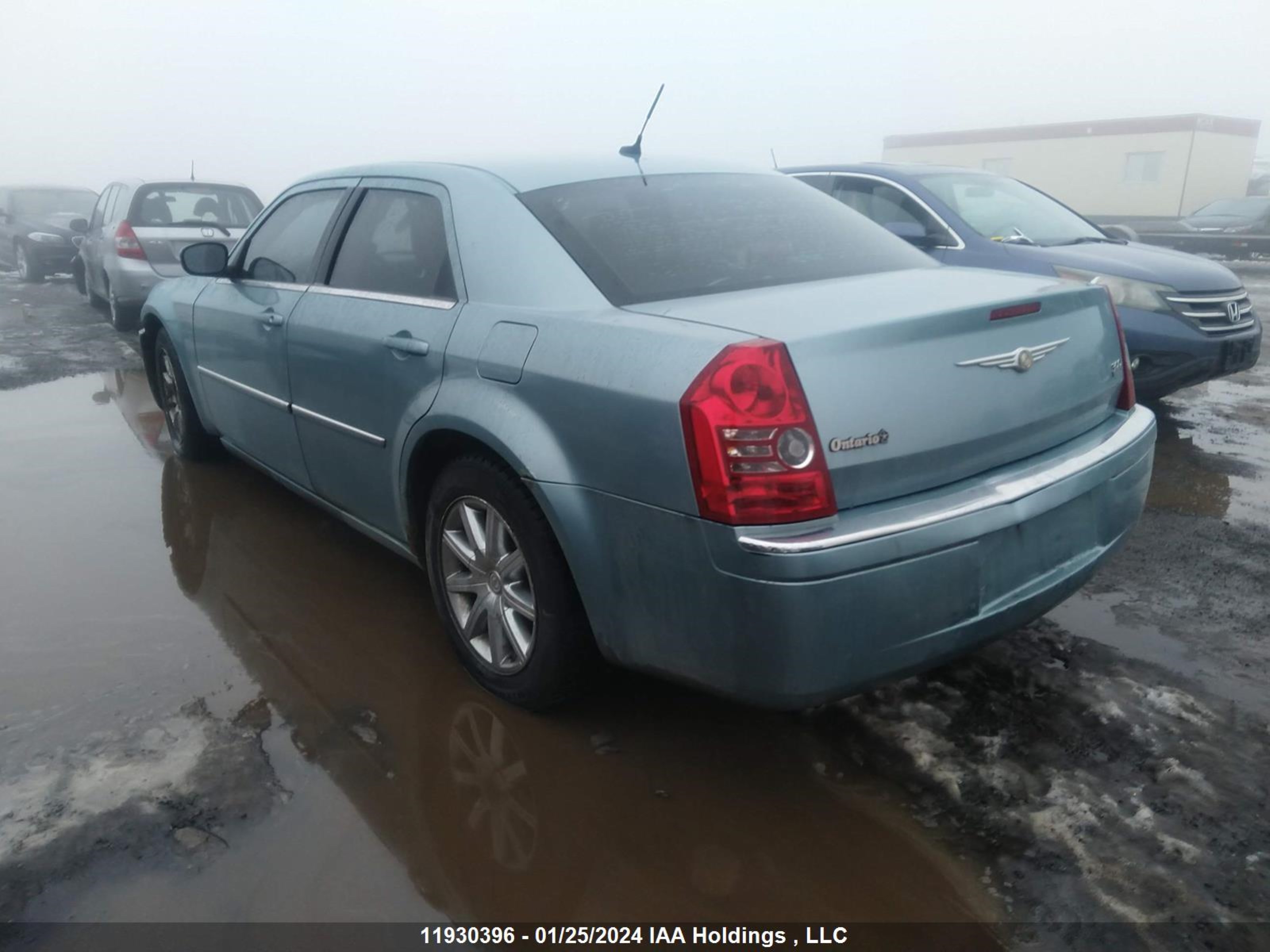 Photo 2 VIN: 2C3KA33G58H309913 - CHRYSLER 300 