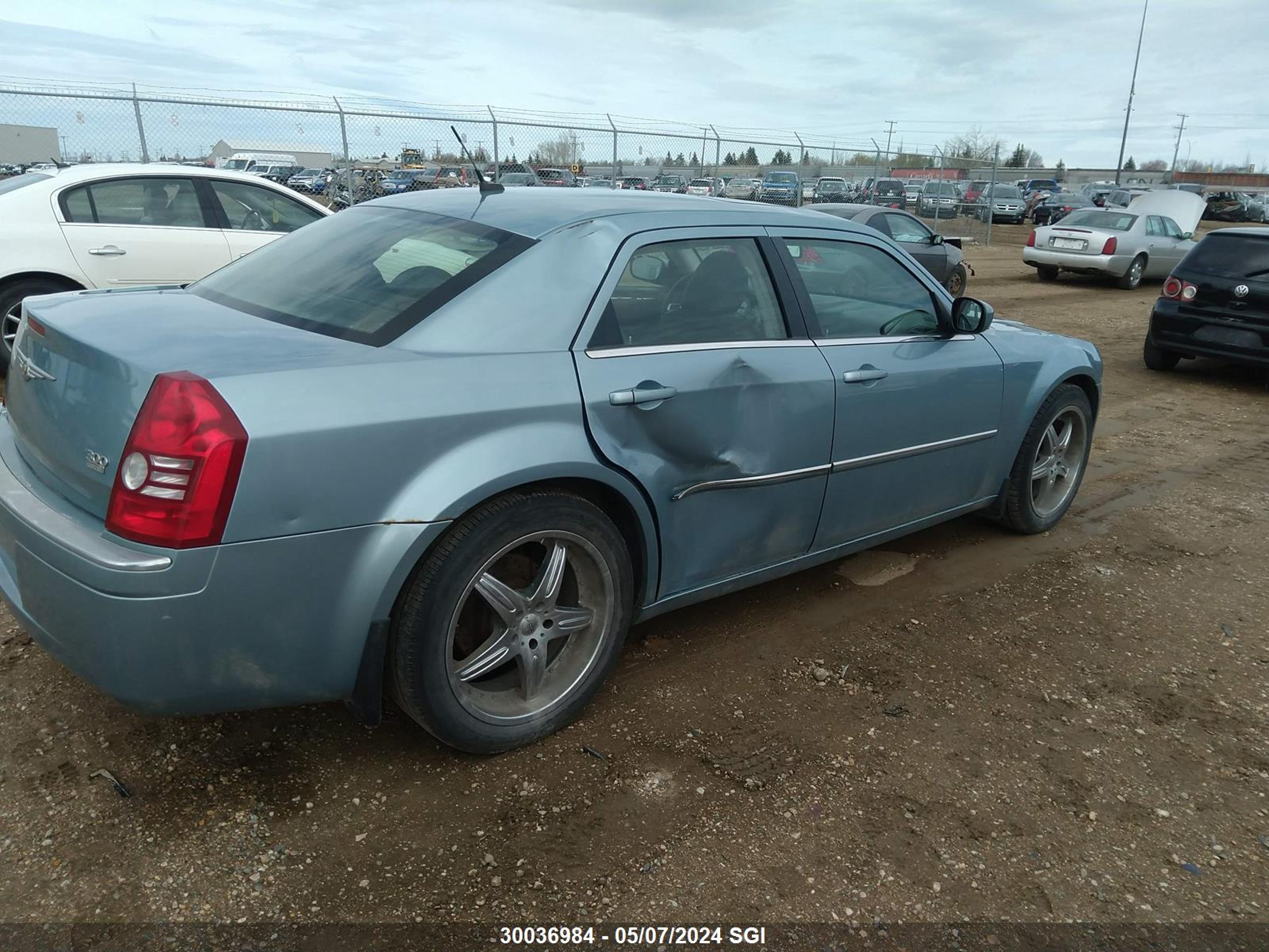 Photo 3 VIN: 2C3KA33G78H294847 - CHRYSLER 300 