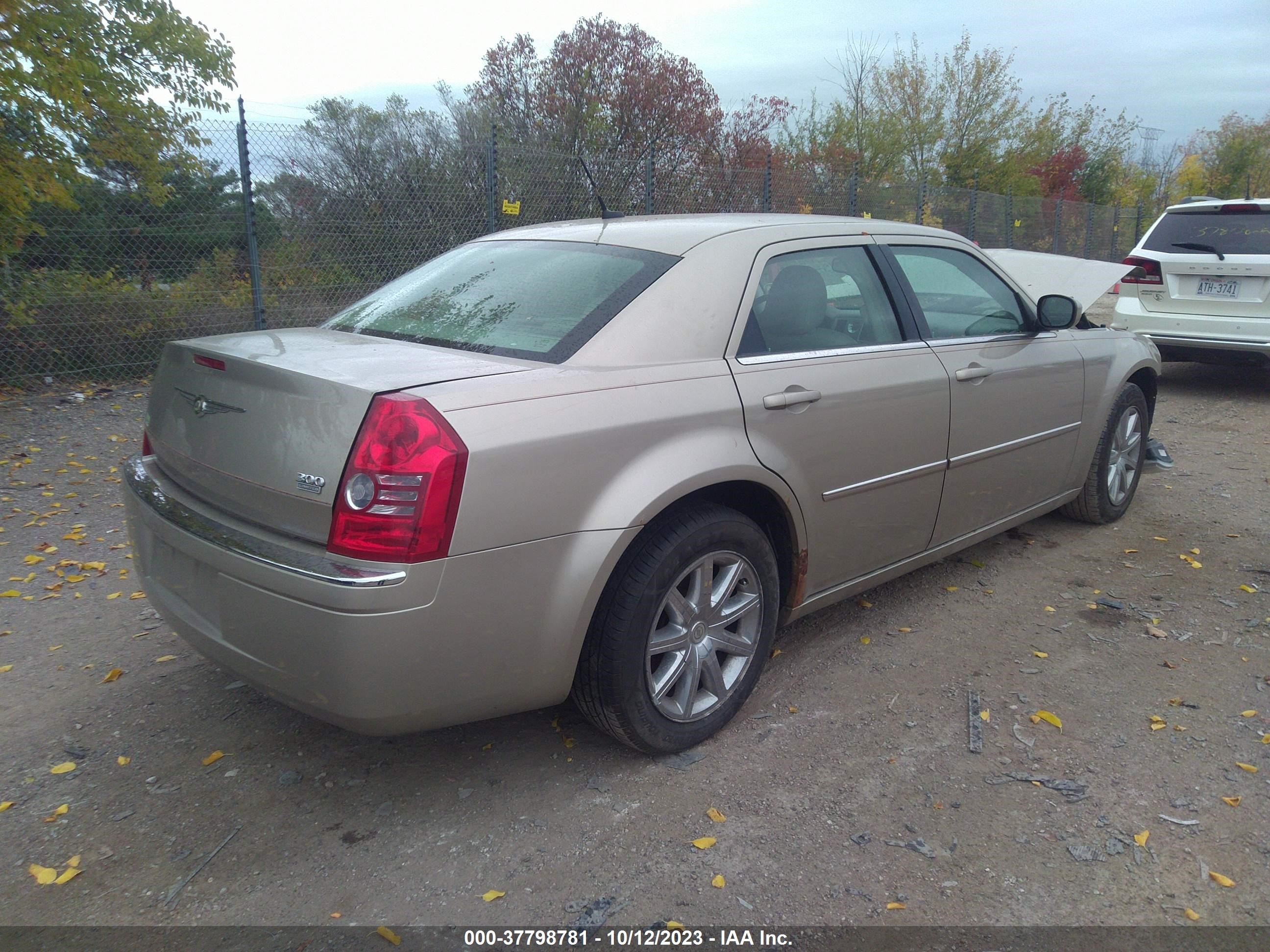 Photo 3 VIN: 2C3KA33G88H145461 - CHRYSLER 300 