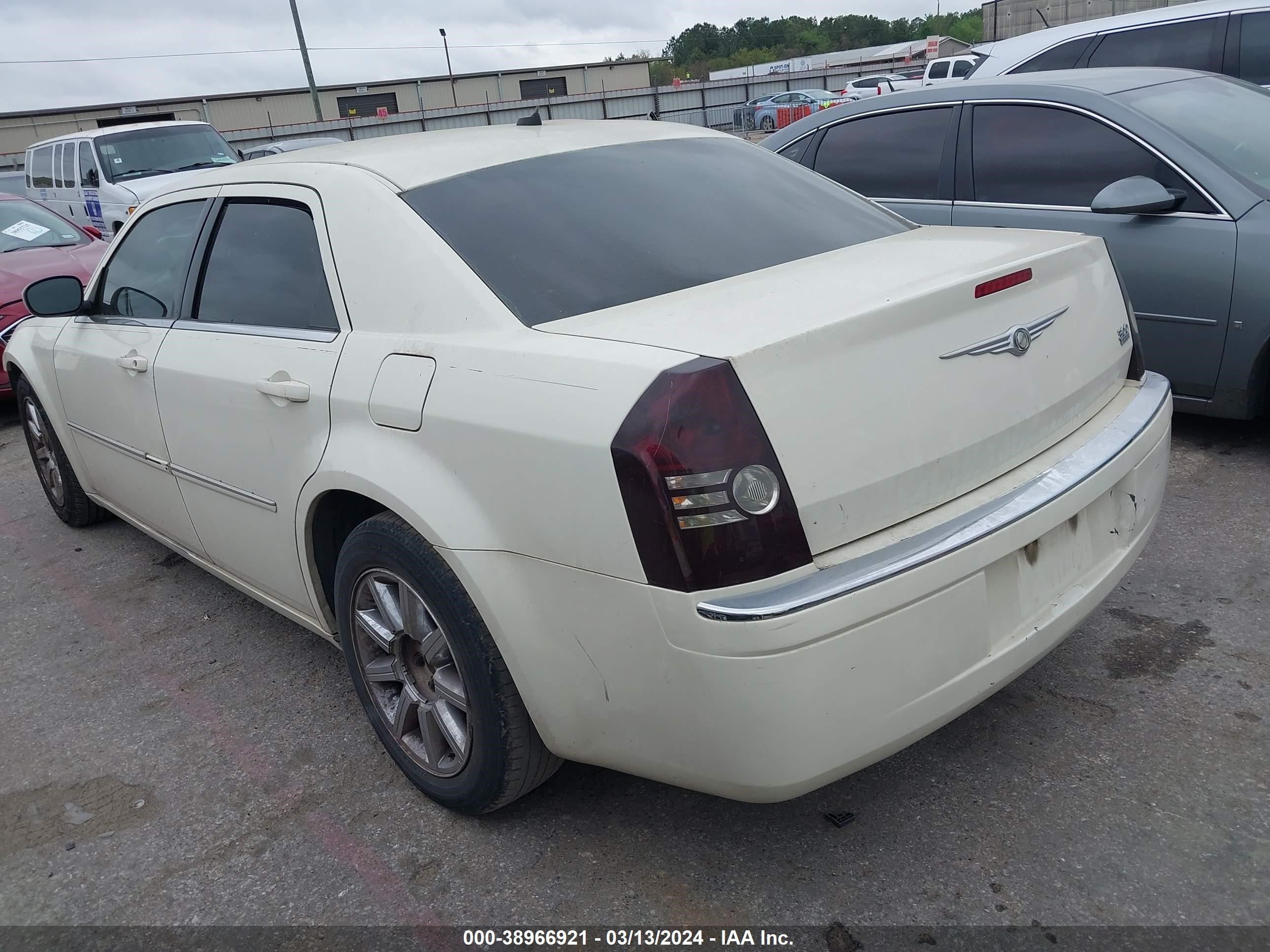 Photo 2 VIN: 2C3KA33G88H178900 - CHRYSLER 300 