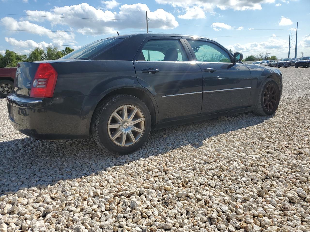 Photo 2 VIN: 2C3KA33G98H140057 - CHRYSLER 300 