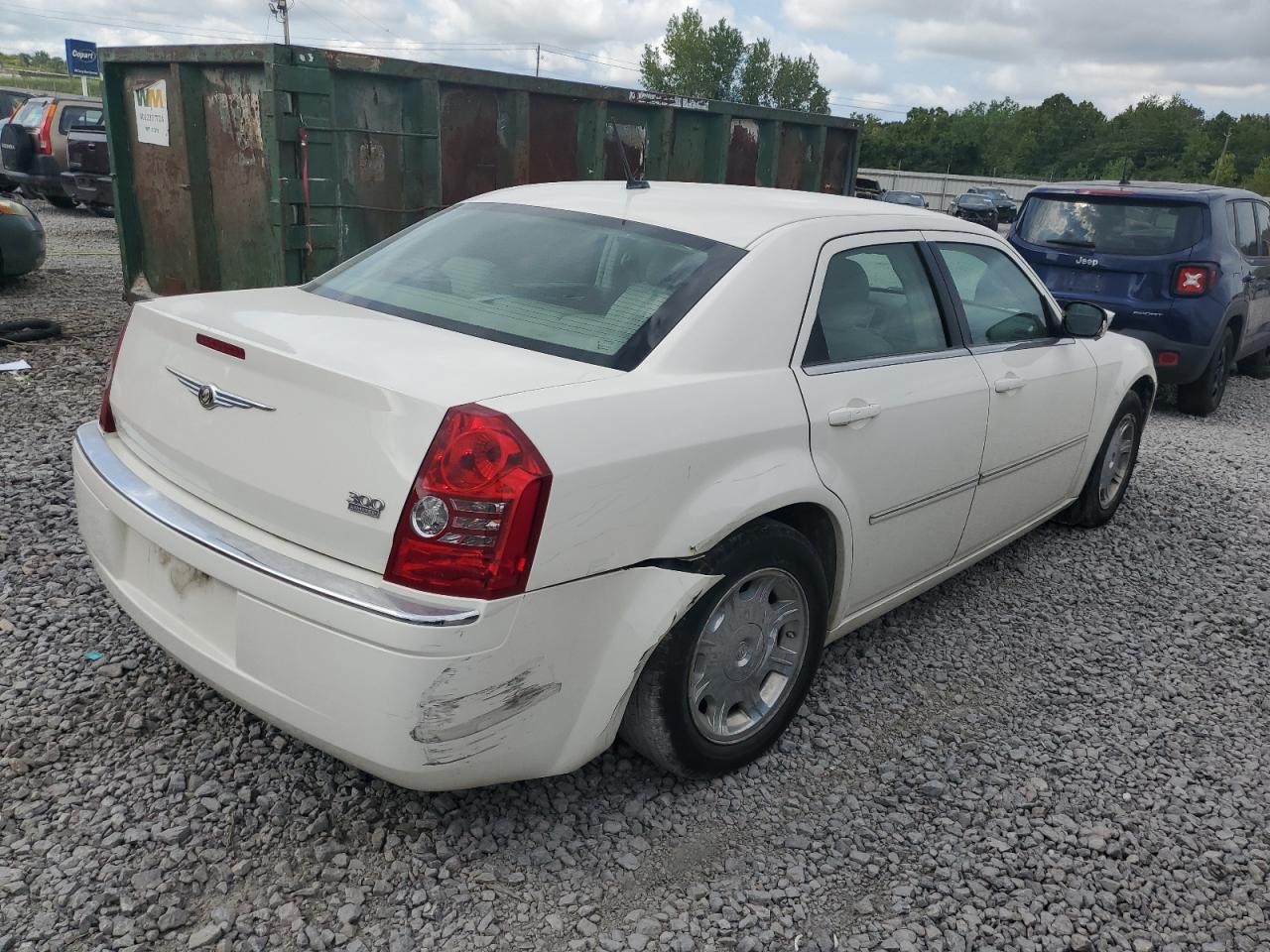 Photo 2 VIN: 2C3KA33G98H284370 - CHRYSLER 300 