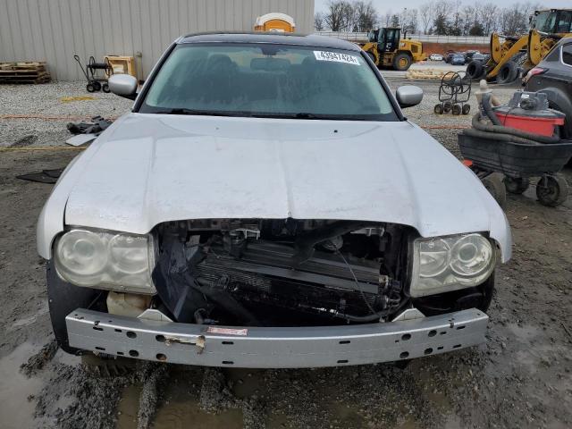 Photo 4 VIN: 2C3KA33GX8H241401 - CHRYSLER 300 