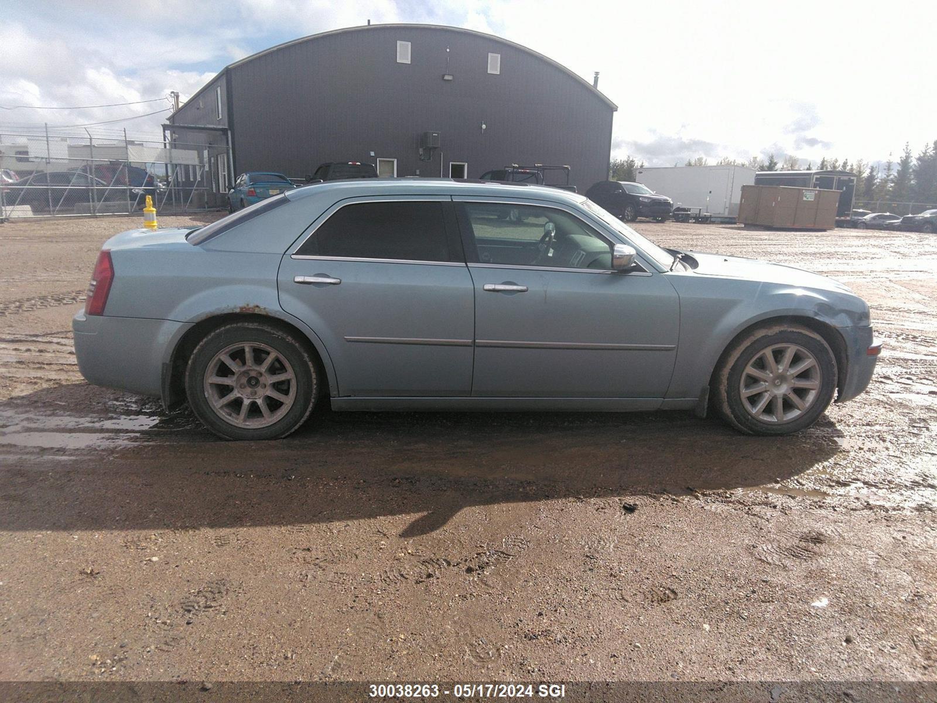 Photo 14 VIN: 2C3KA33V99H587794 - CHRYSLER 300 