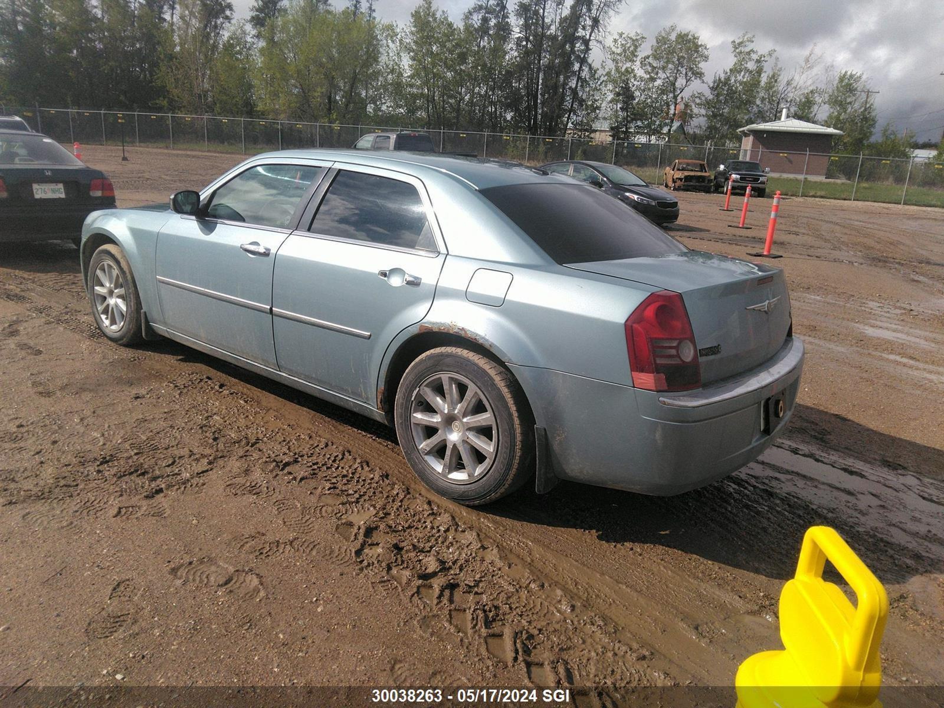 Photo 2 VIN: 2C3KA33V99H587794 - CHRYSLER 300 