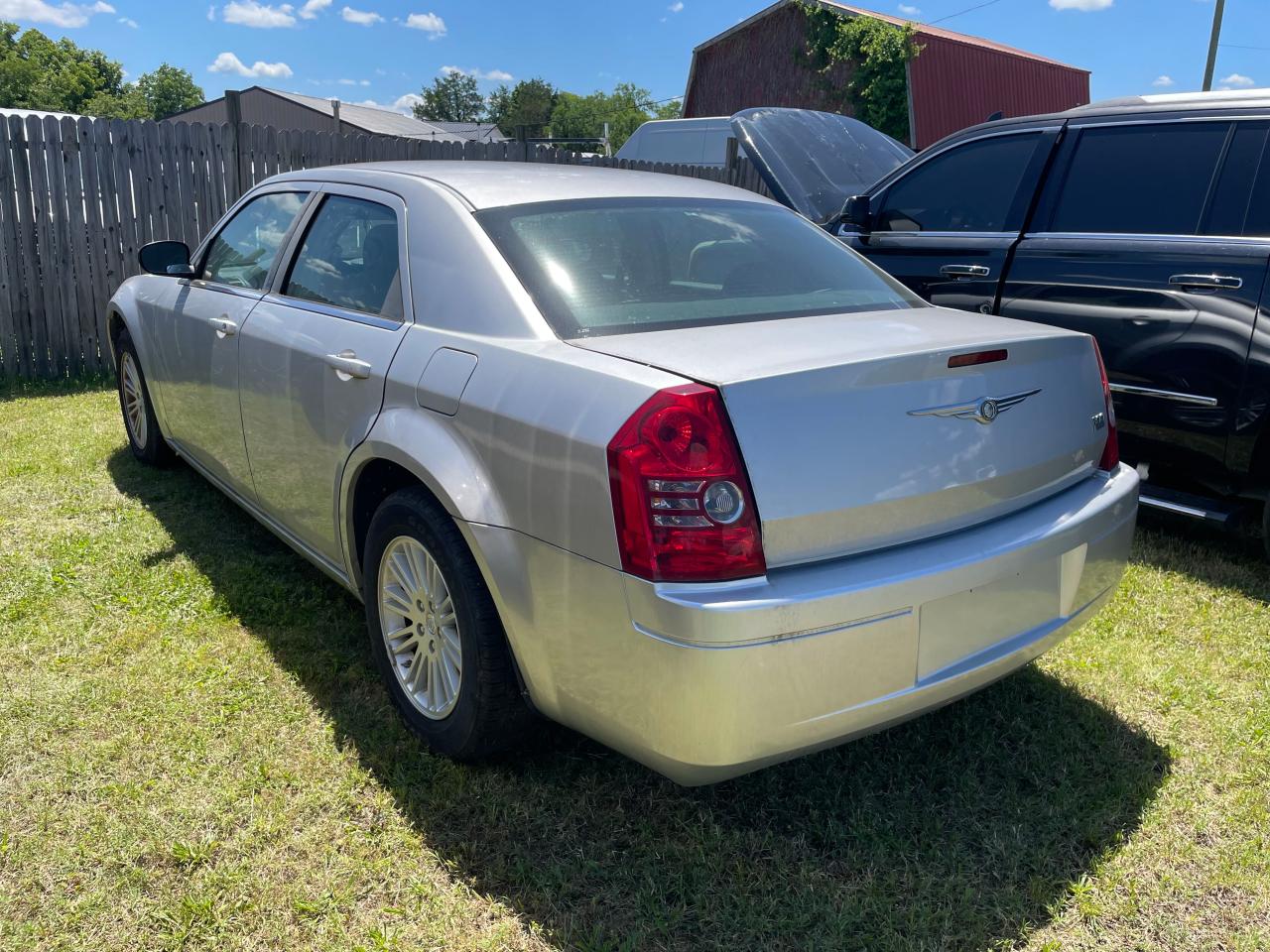 Photo 2 VIN: 2C3KA43D19H588354 - CHRYSLER 300 