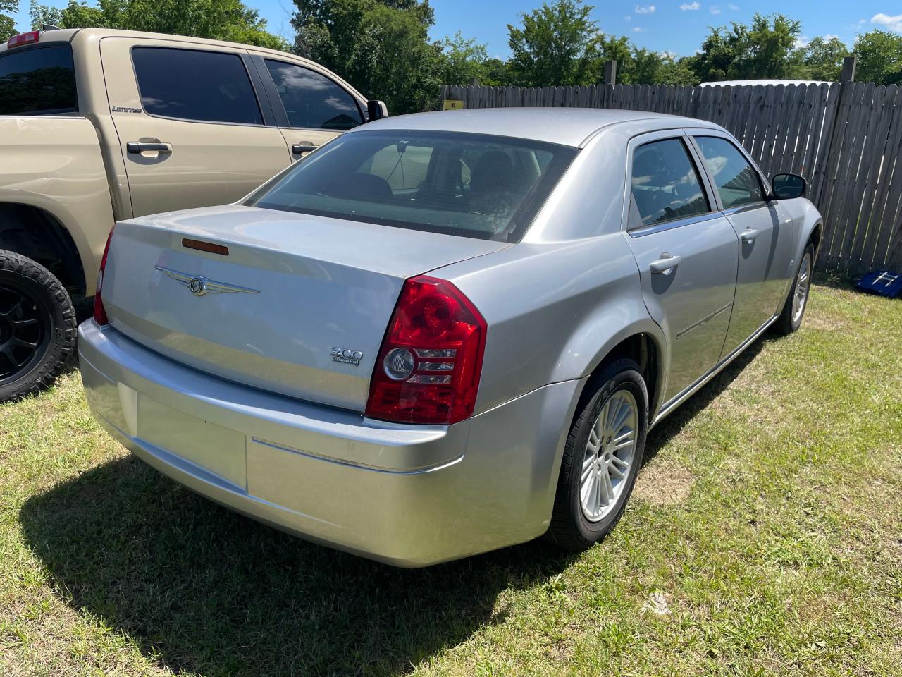 Photo 3 VIN: 2C3KA43D19H588354 - CHRYSLER 300 