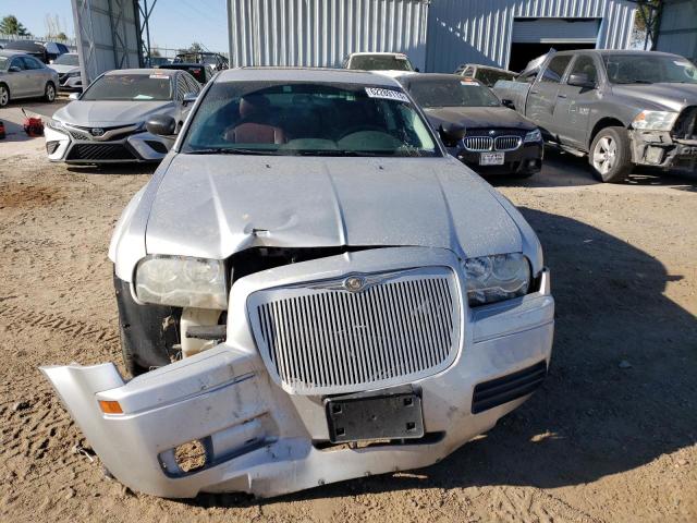 Photo 4 VIN: 2C3KA43D59H628399 - CHRYSLER 300 LX 