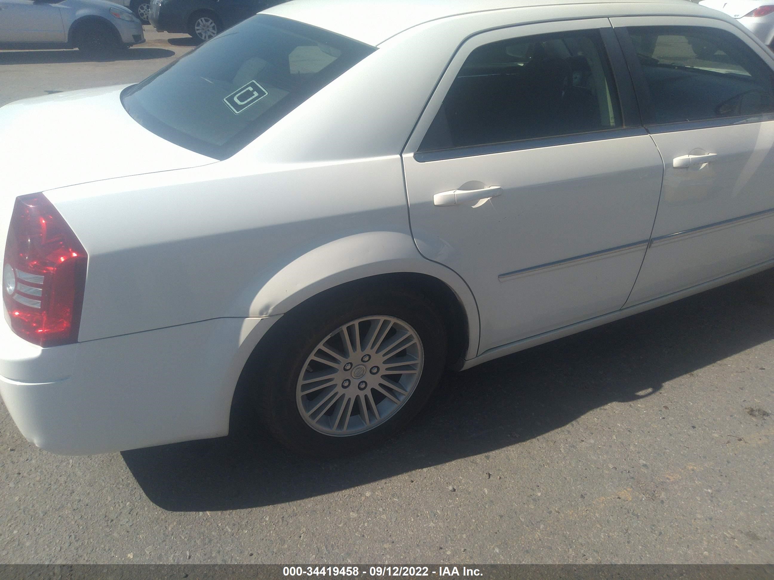 Photo 5 VIN: 2C3KA43DX9H539556 - CHRYSLER 300 