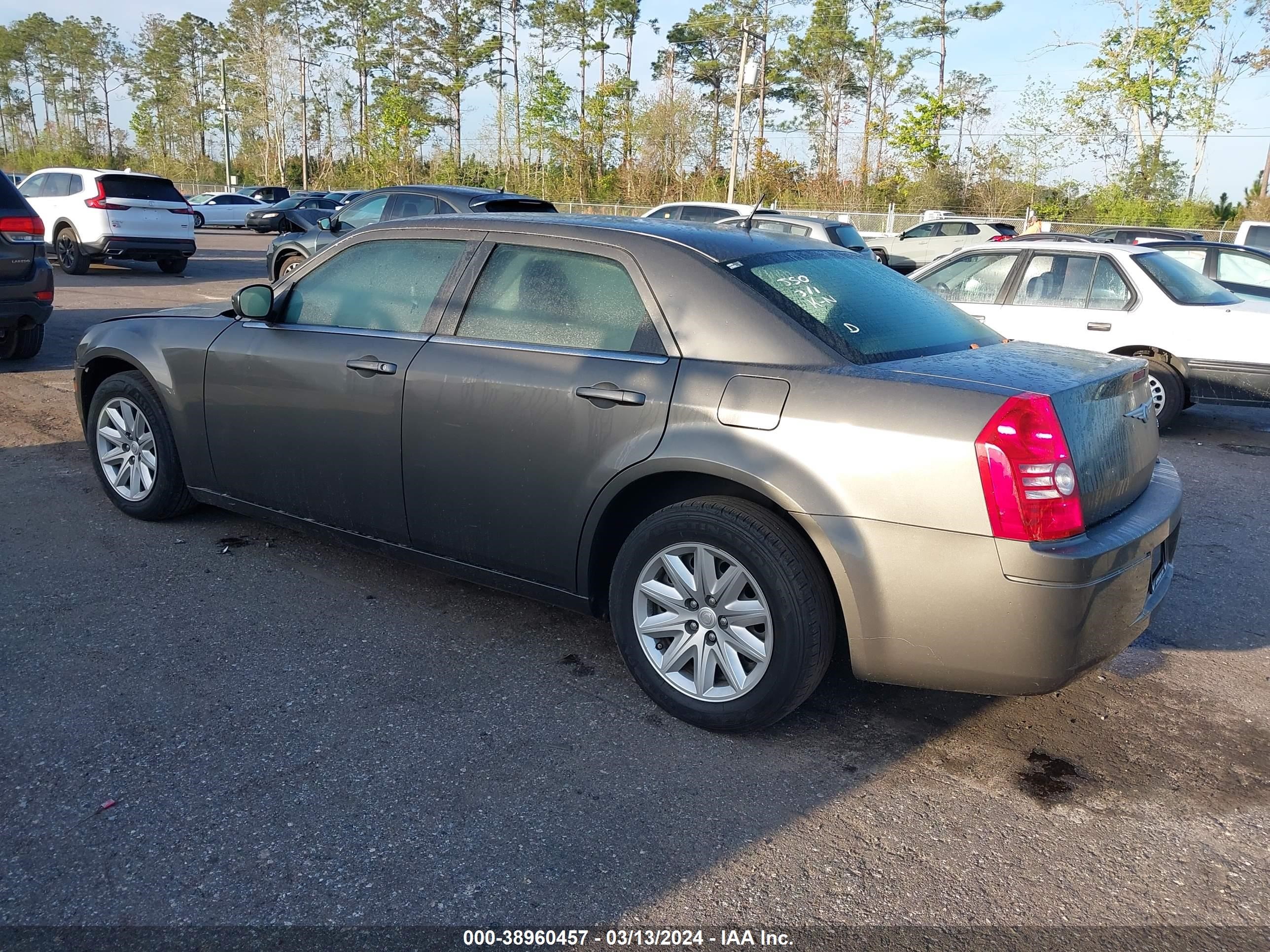 Photo 2 VIN: 2C3KA43R08H273068 - CHRYSLER 300 