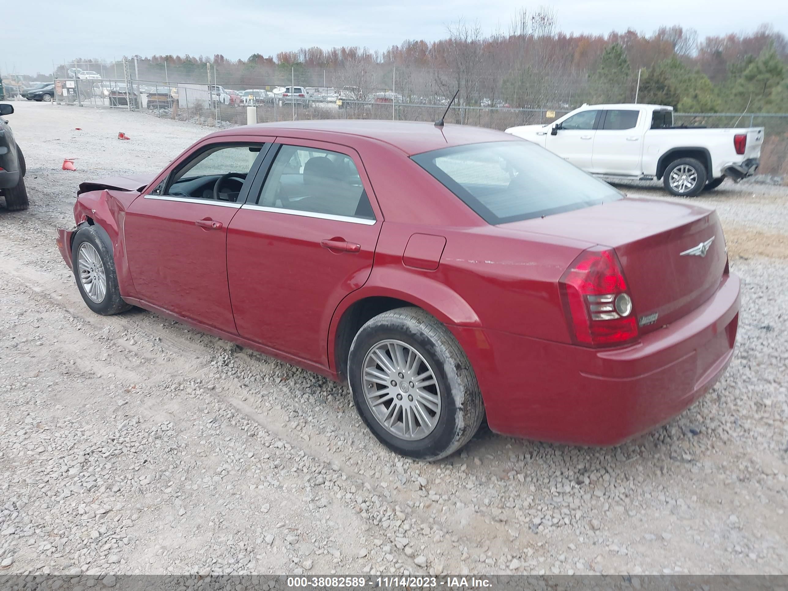 Photo 2 VIN: 2C3KA43R18H123227 - CHRYSLER 300 