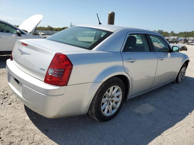 Photo 2 VIN: 2C3KA43R18H146815 - CHRYSLER 300 LX 