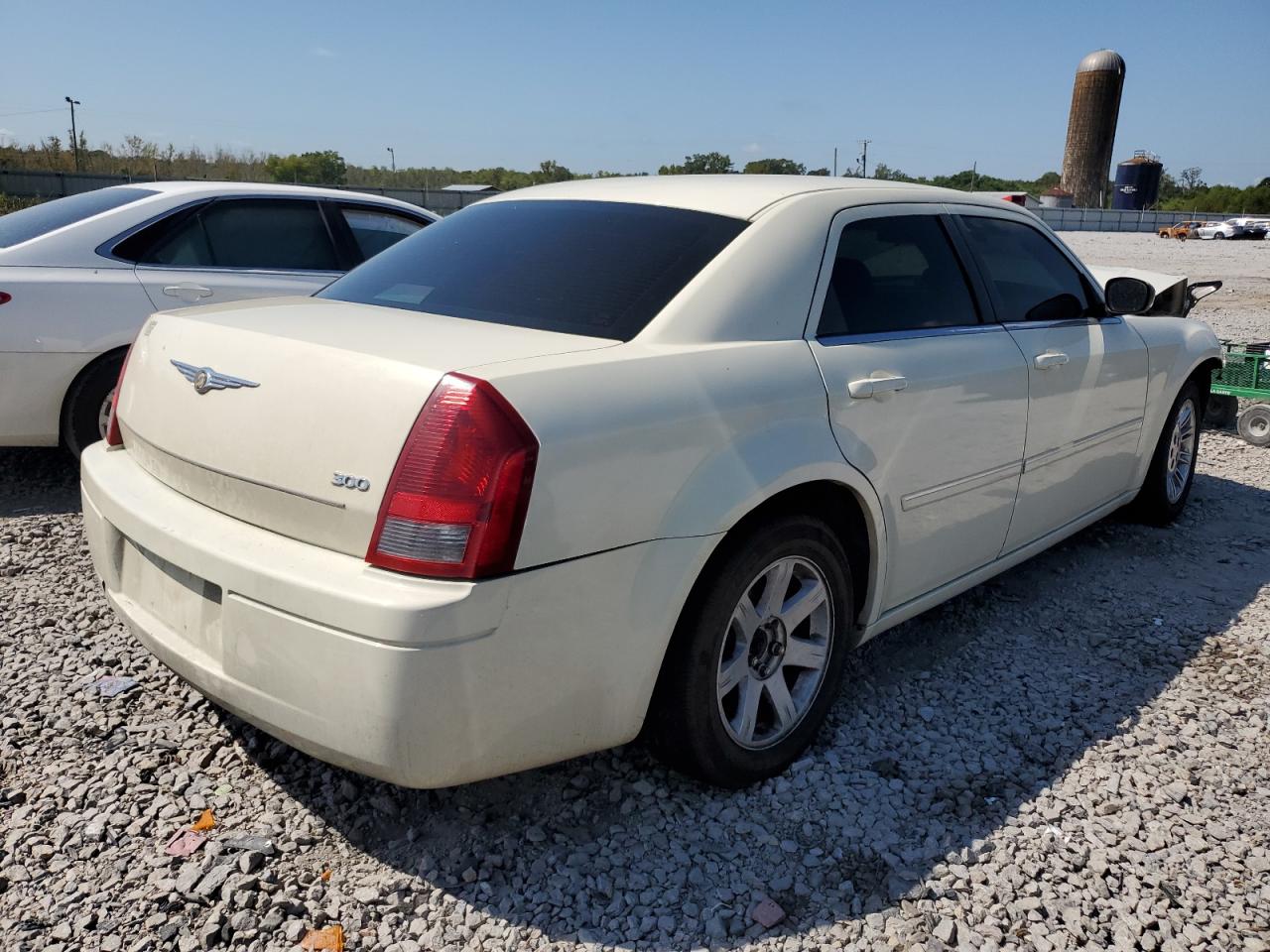 Photo 2 VIN: 2C3KA43R18H169530 - CHRYSLER 300 