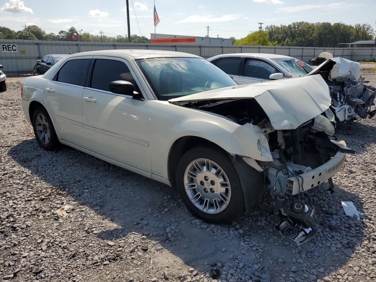 Photo 3 VIN: 2C3KA43R18H169530 - CHRYSLER 300 