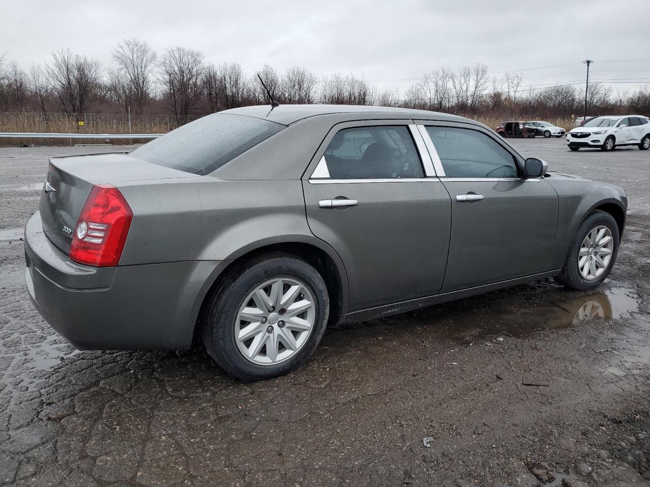 Photo 2 VIN: 2C3KA43R18H328126 - CHRYSLER 300 