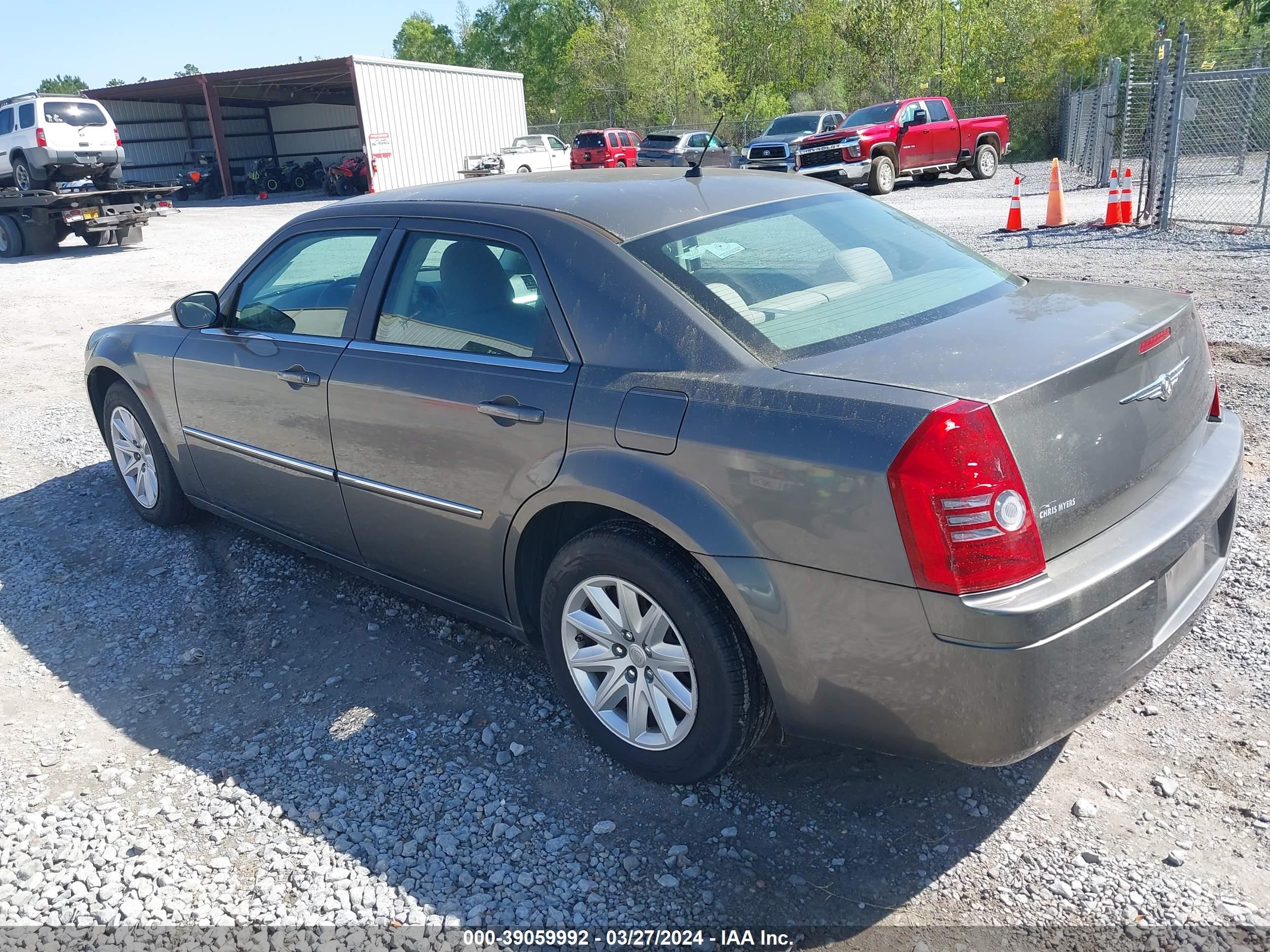 Photo 2 VIN: 2C3KA43R28H318818 - CHRYSLER 300 