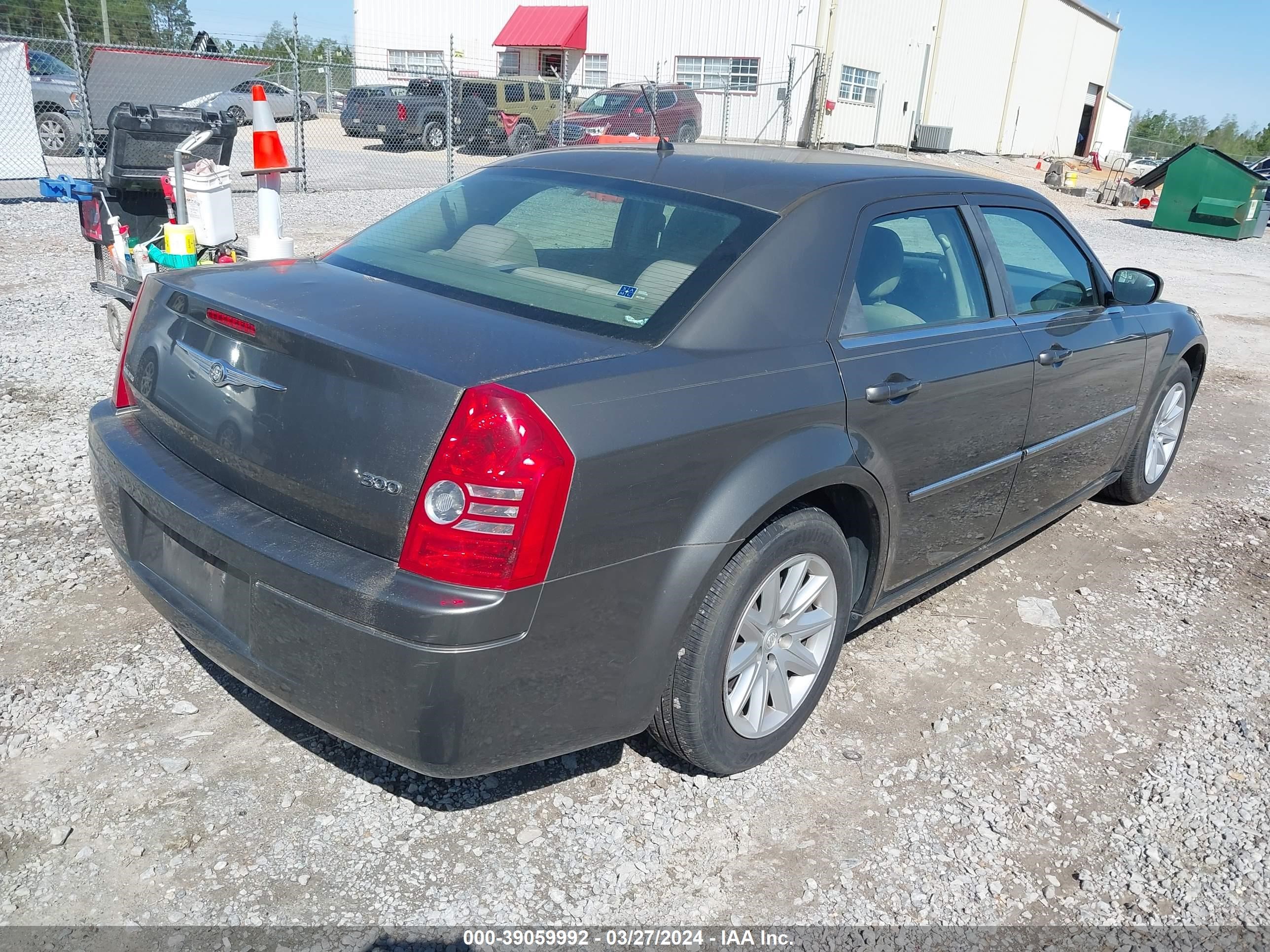 Photo 3 VIN: 2C3KA43R28H318818 - CHRYSLER 300 