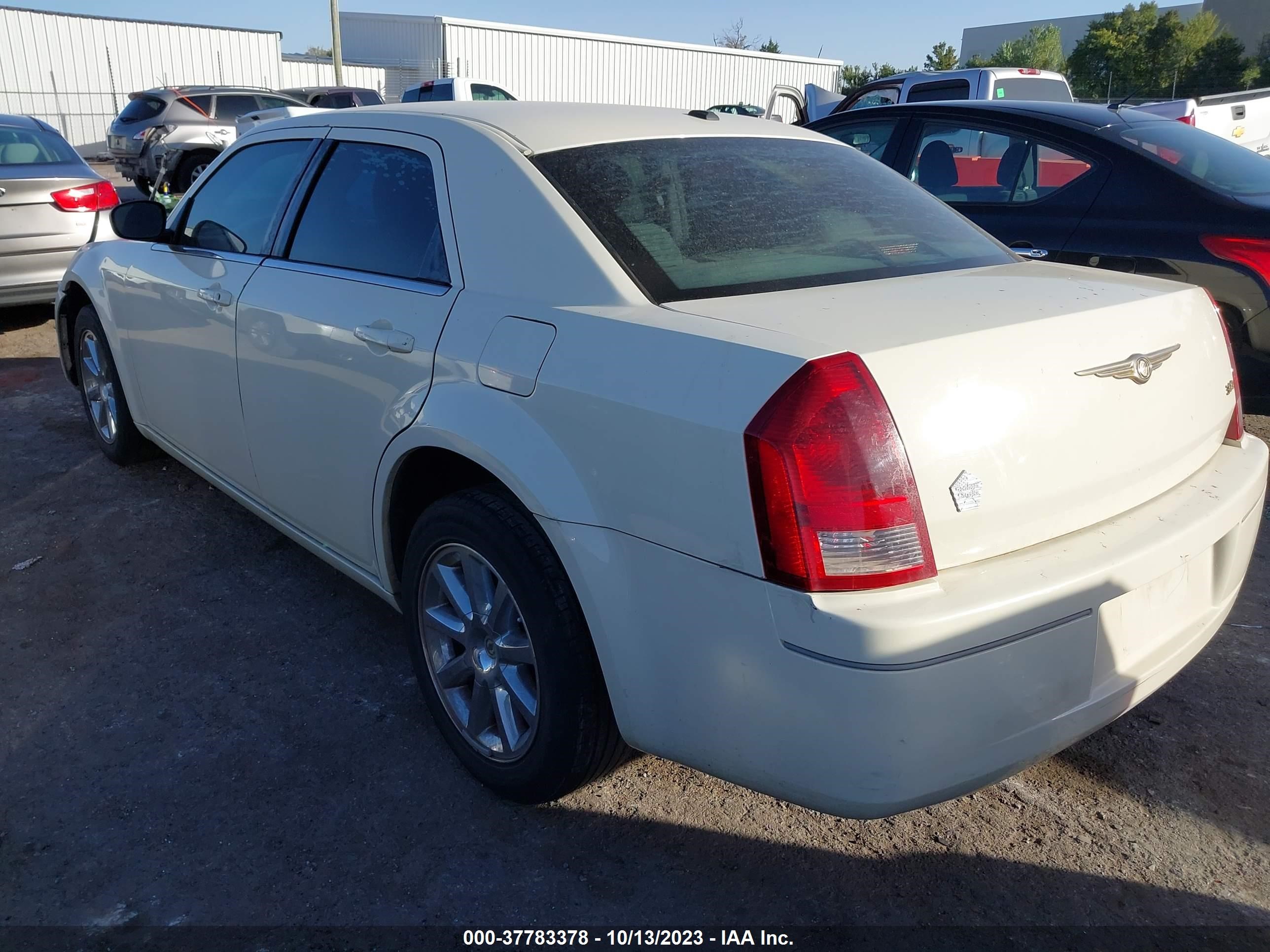 Photo 2 VIN: 2C3KA43R37H700466 - CHRYSLER 300 