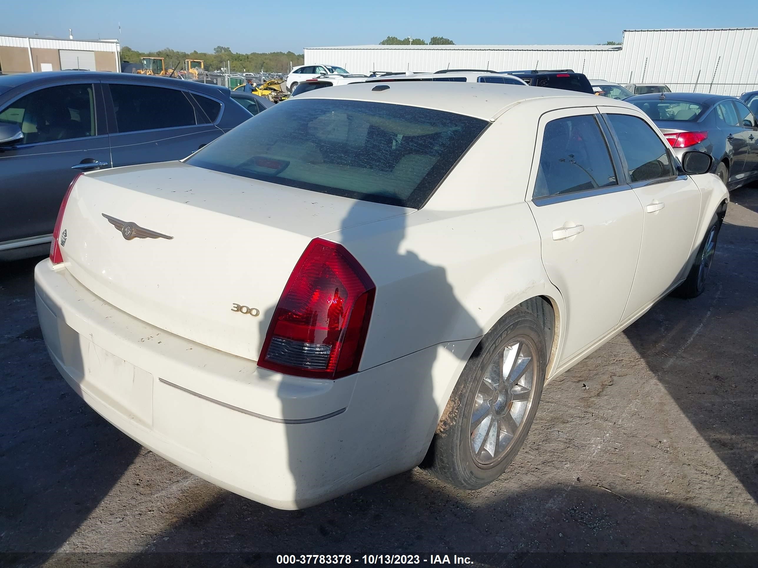 Photo 3 VIN: 2C3KA43R37H700466 - CHRYSLER 300 