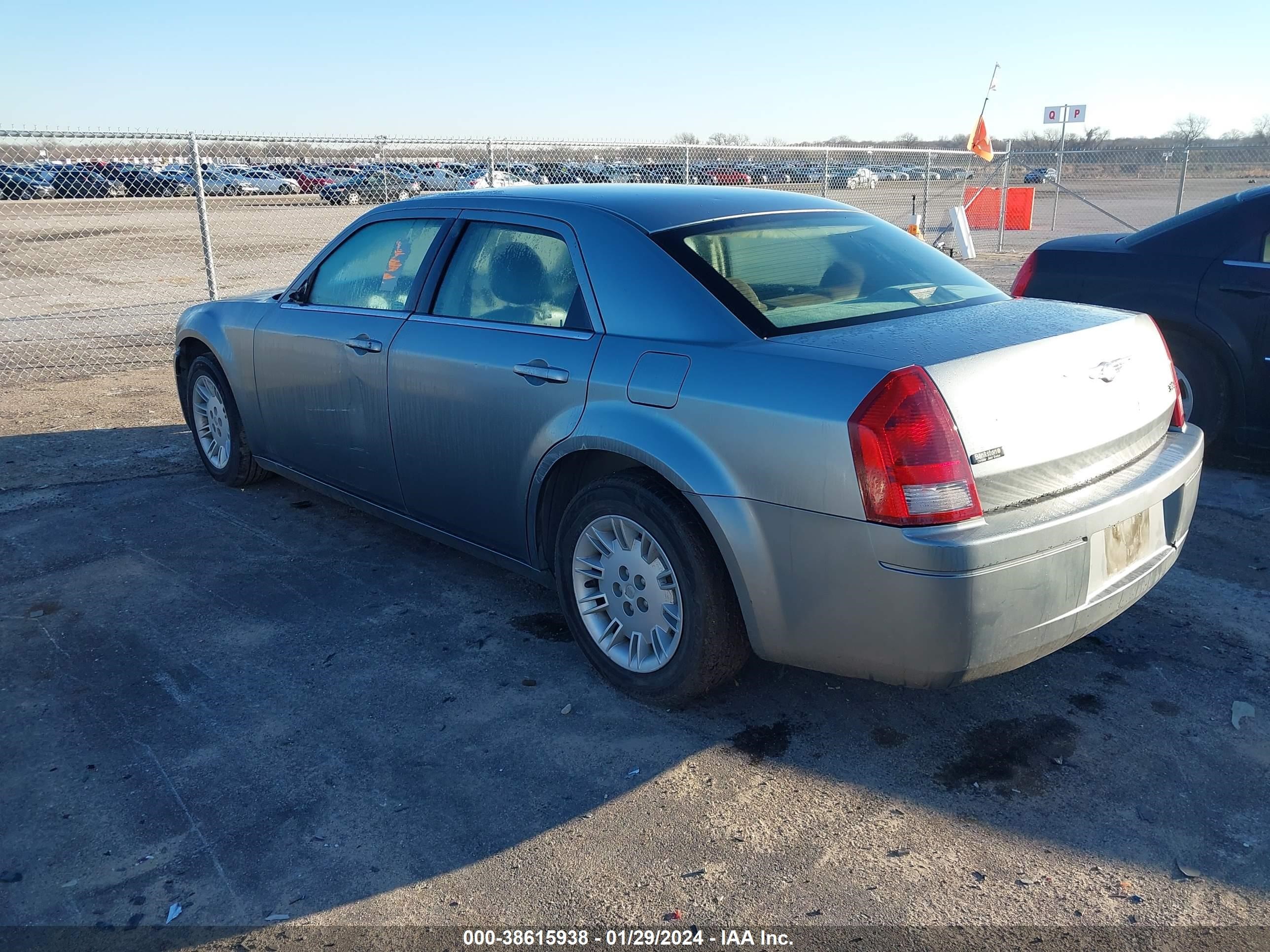 Photo 2 VIN: 2C3KA43R37H849413 - CHRYSLER 300 