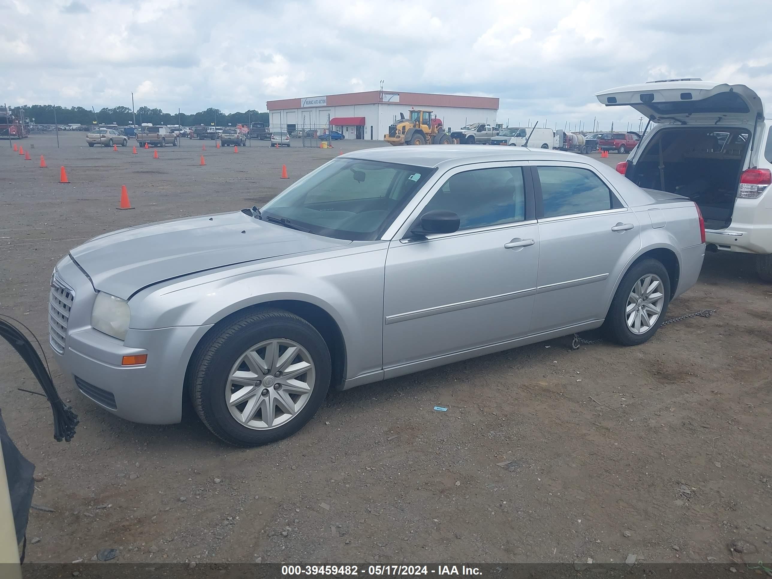 Photo 1 VIN: 2C3KA43R38H146623 - CHRYSLER 300 