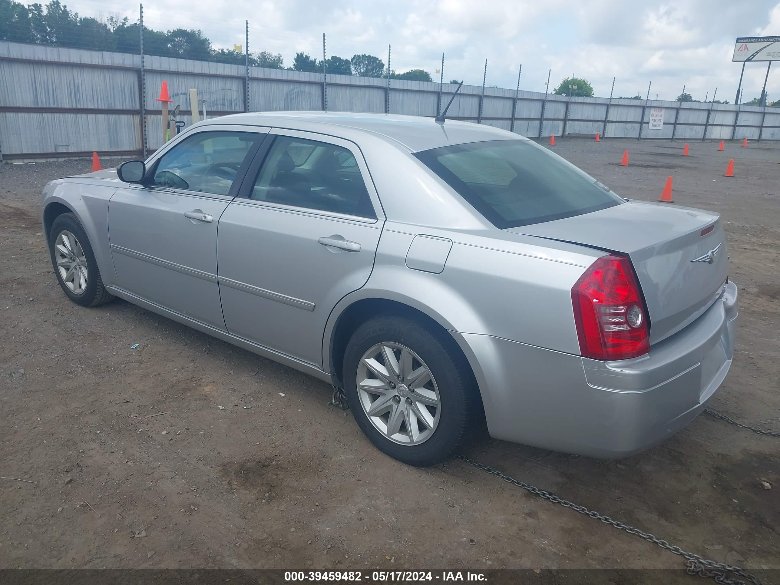 Photo 2 VIN: 2C3KA43R38H146623 - CHRYSLER 300 