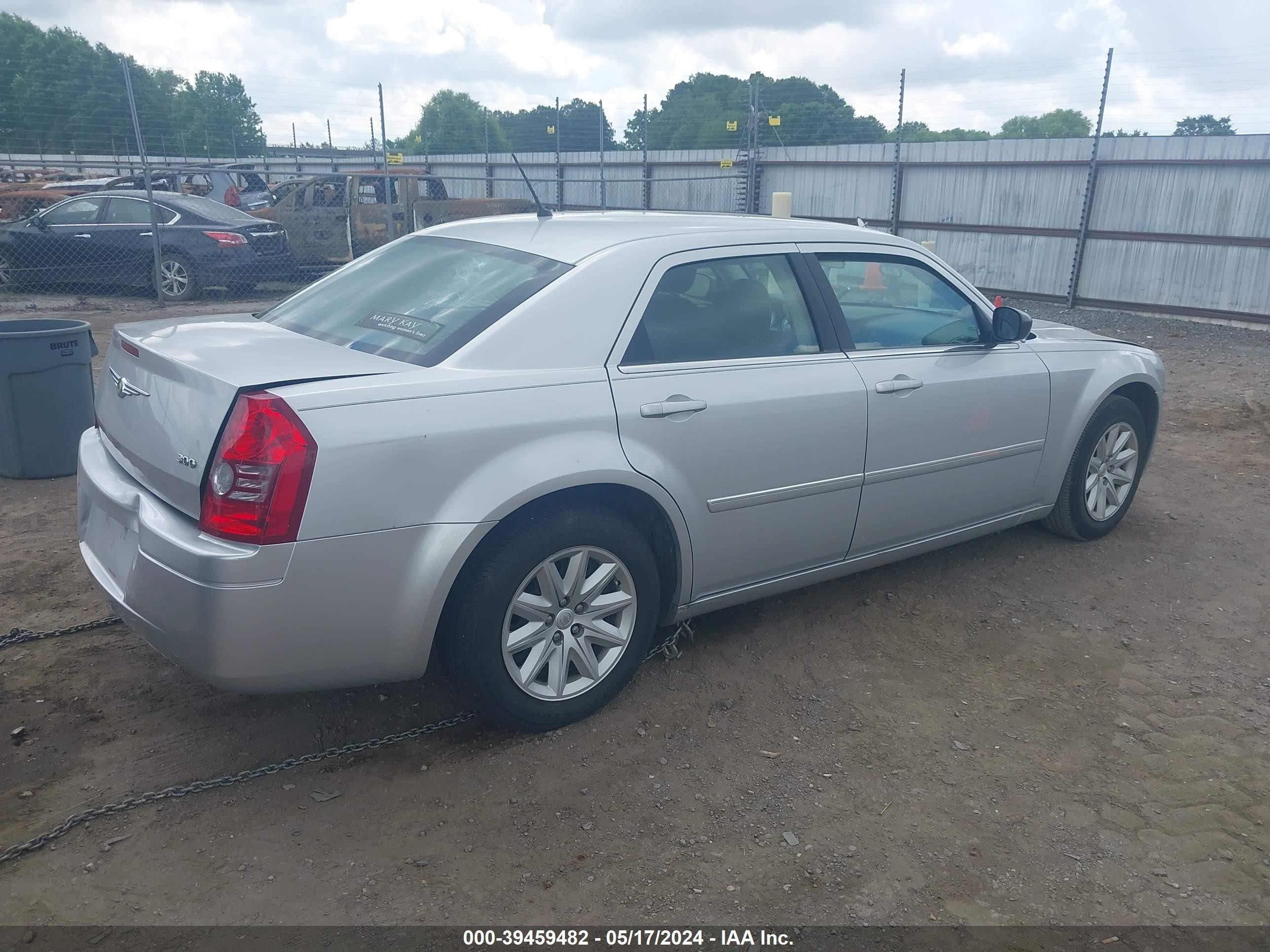 Photo 3 VIN: 2C3KA43R38H146623 - CHRYSLER 300 