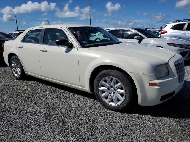 Photo 3 VIN: 2C3KA43R38H165737 - CHRYSLER 300 LX 