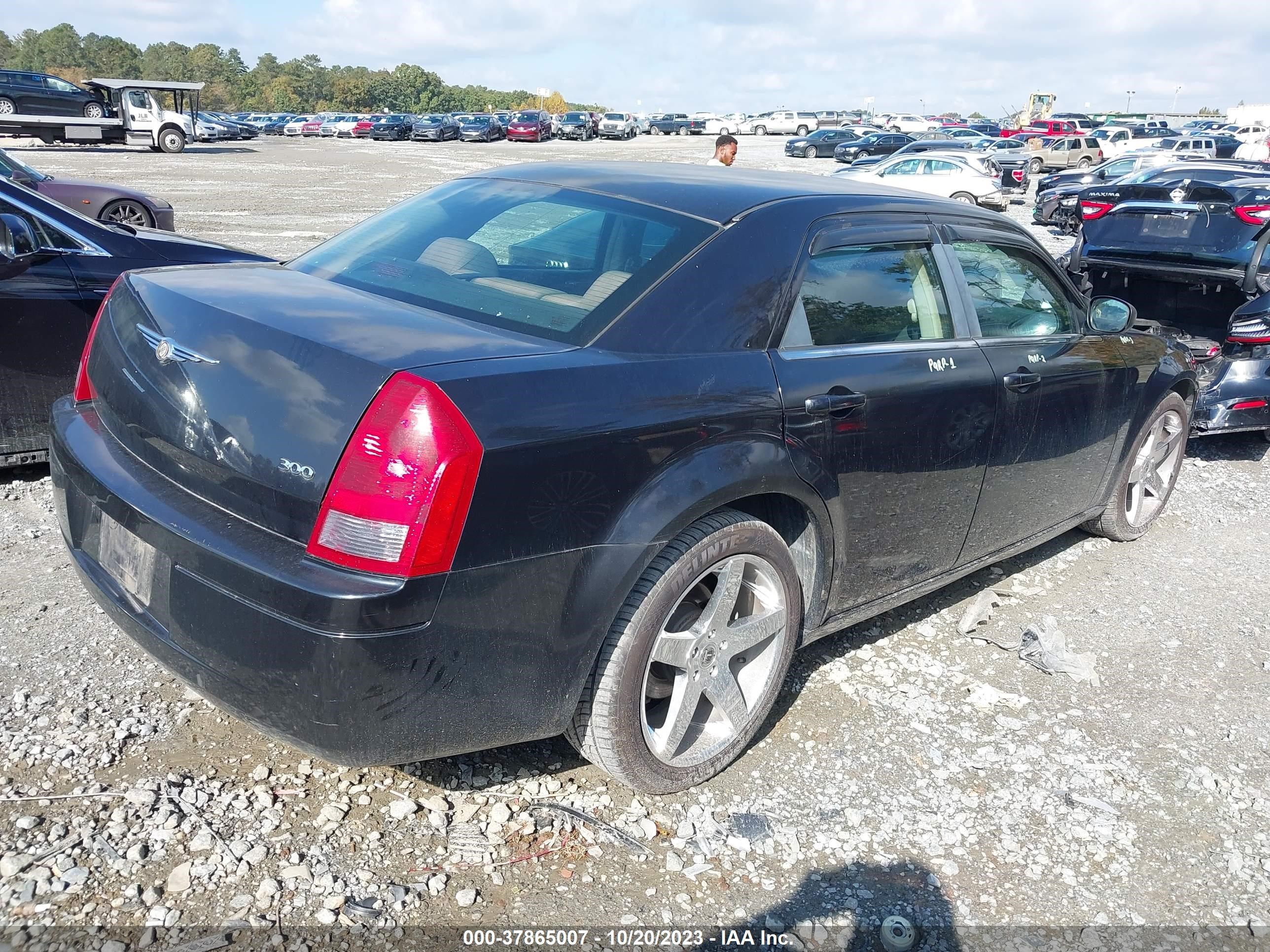 Photo 3 VIN: 2C3KA43R47H682043 - CHRYSLER 300 