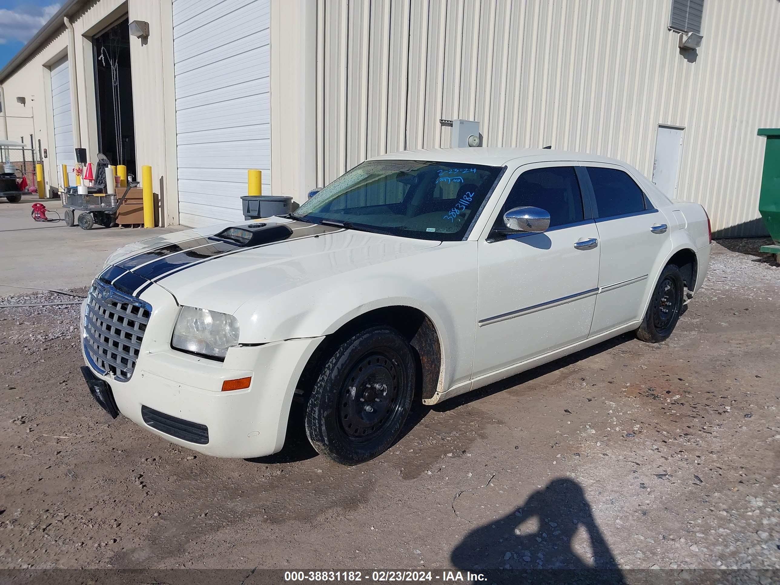 Photo 1 VIN: 2C3KA43R48H145836 - CHRYSLER 300 