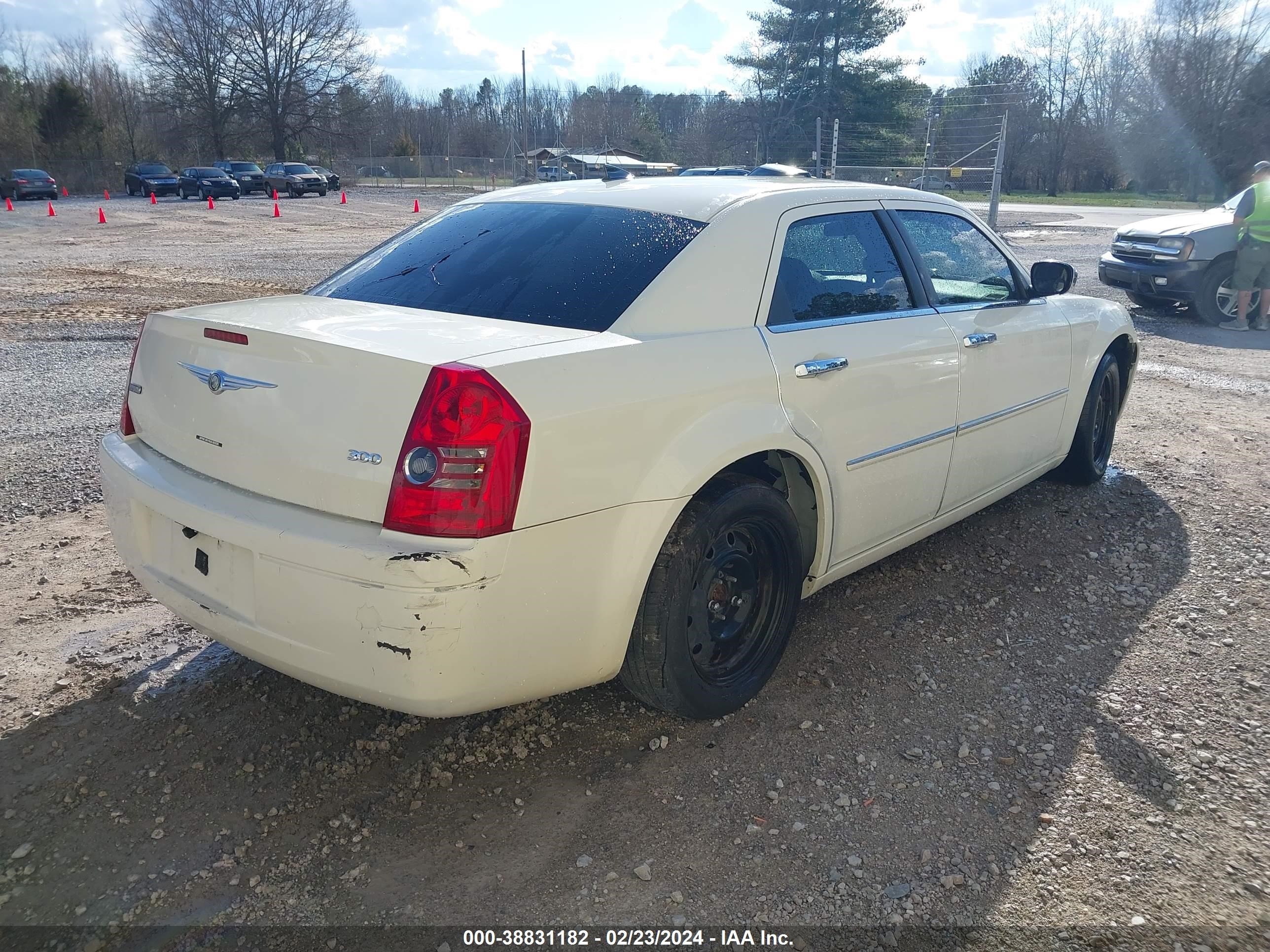 Photo 3 VIN: 2C3KA43R48H145836 - CHRYSLER 300 