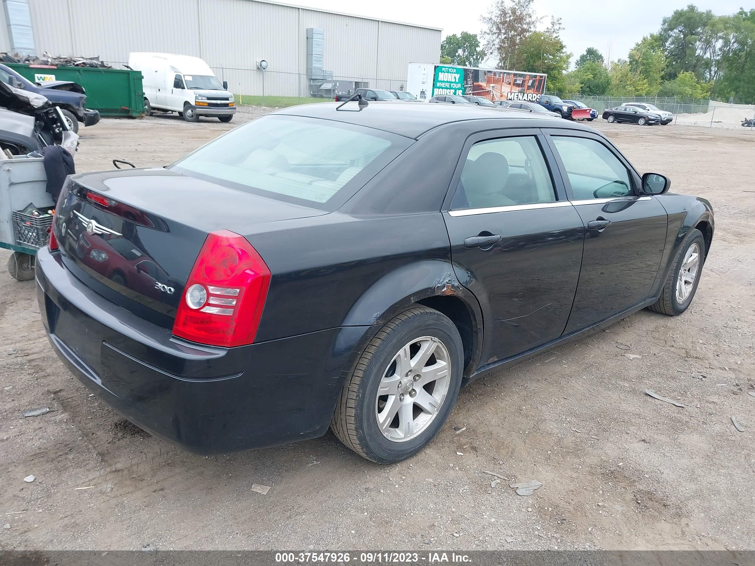 Photo 3 VIN: 2C3KA43R48H180330 - CHRYSLER 300 