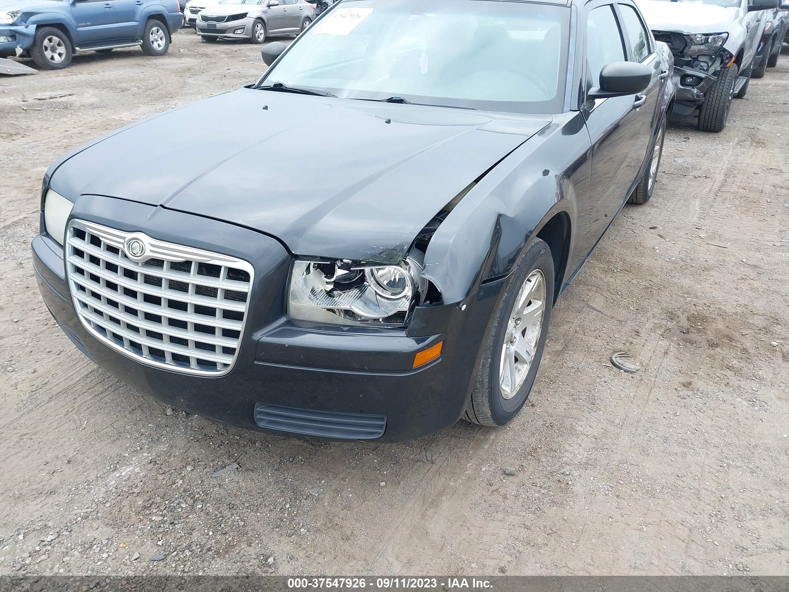 Photo 5 VIN: 2C3KA43R48H180330 - CHRYSLER 300 