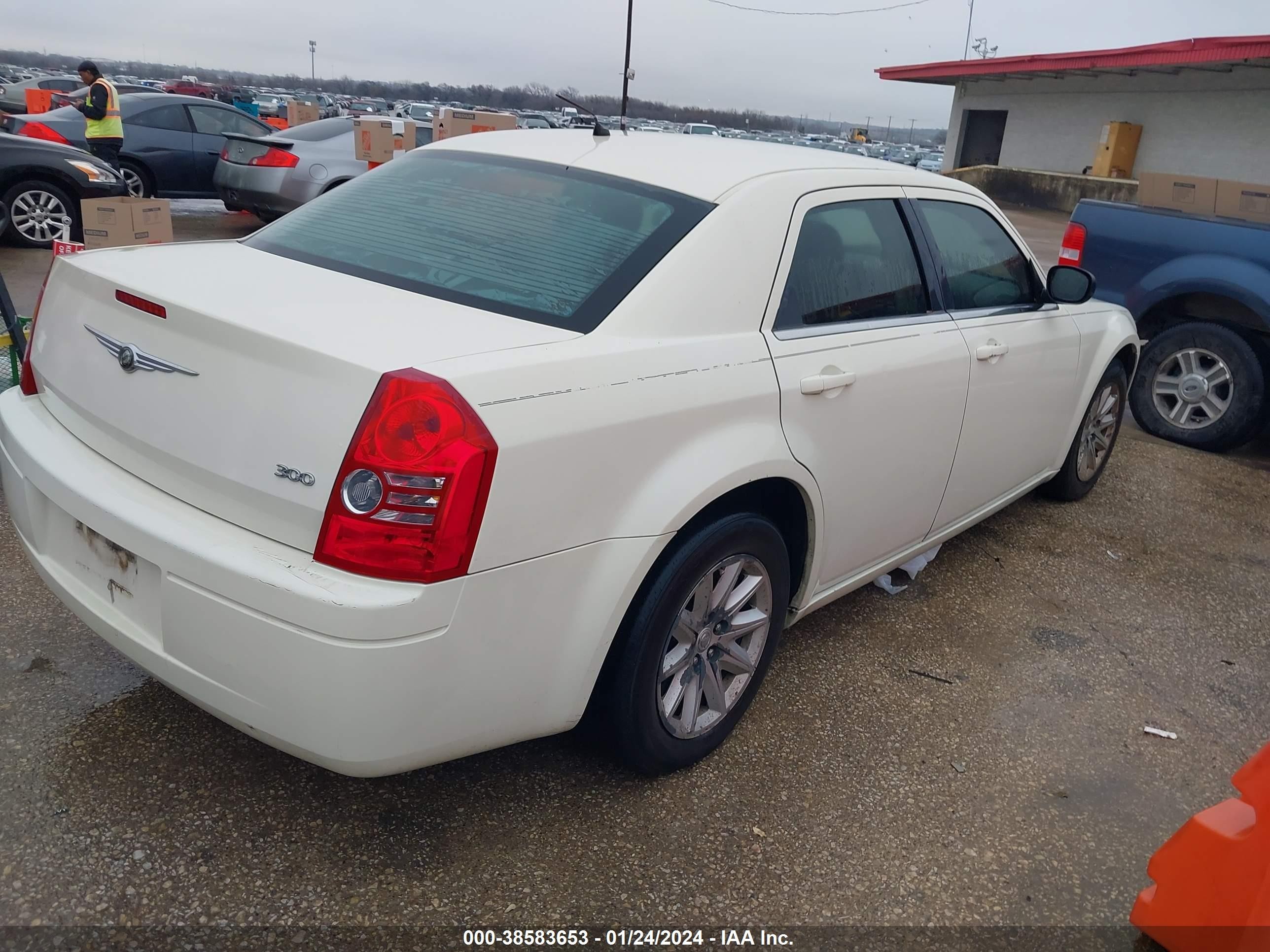 Photo 3 VIN: 2C3KA43R48H217411 - CHRYSLER 300 