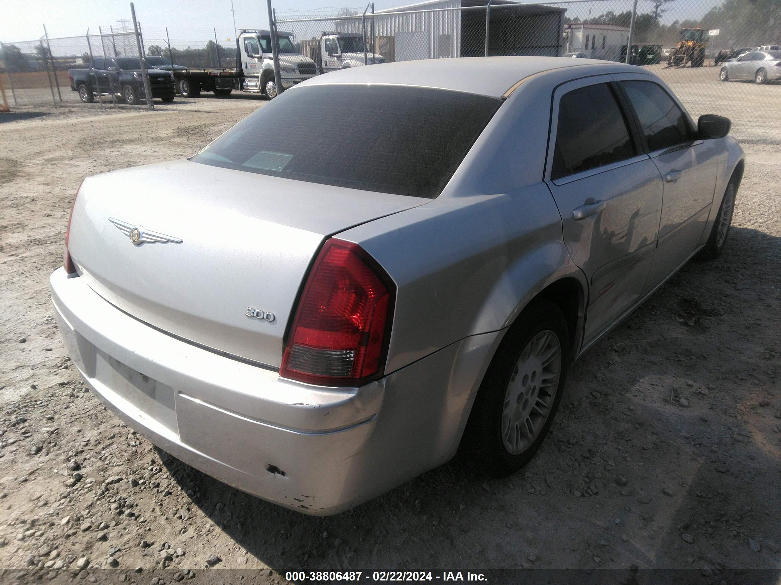 Photo 3 VIN: 2C3KA43R56H470637 - CHRYSLER 300 