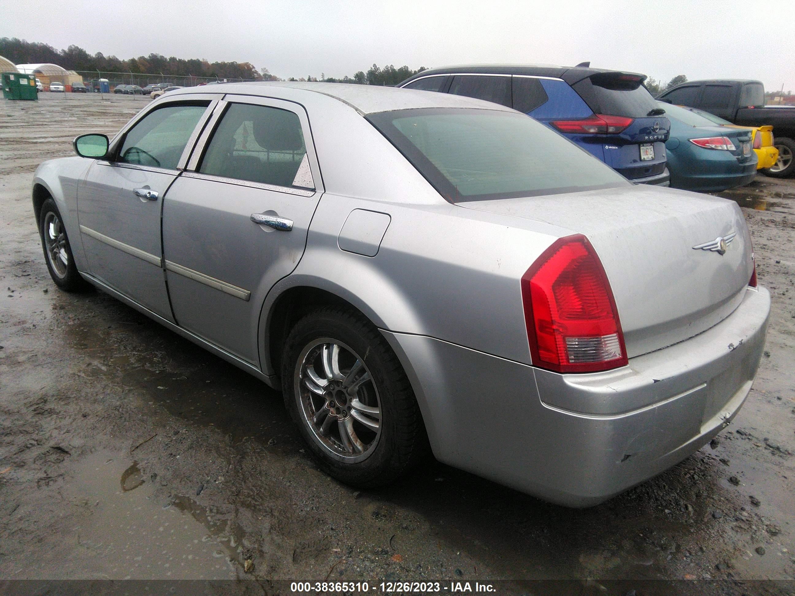 Photo 2 VIN: 2C3KA43R57H664702 - CHRYSLER 300 