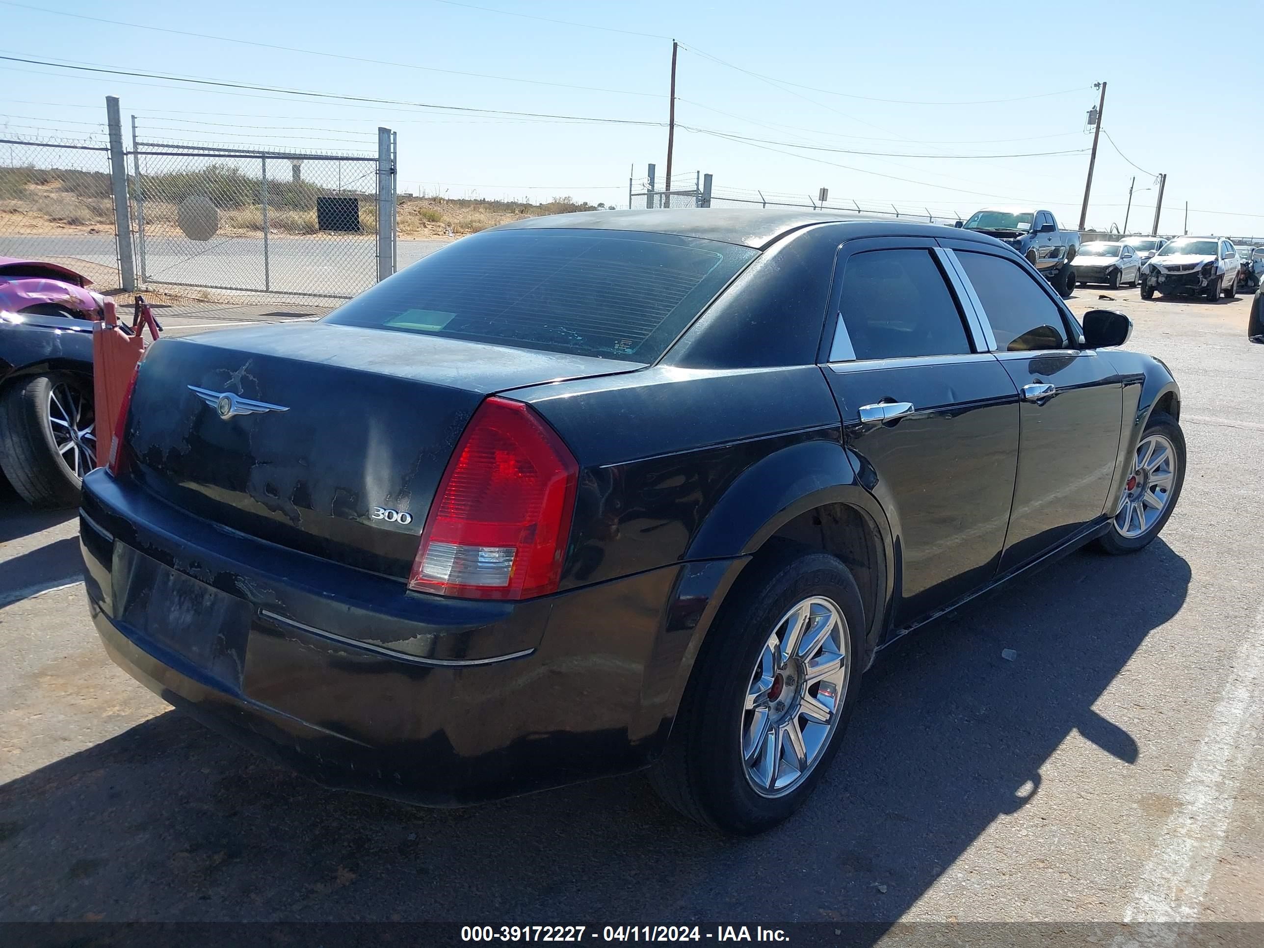 Photo 3 VIN: 2C3KA43R57H780658 - CHRYSLER 300 