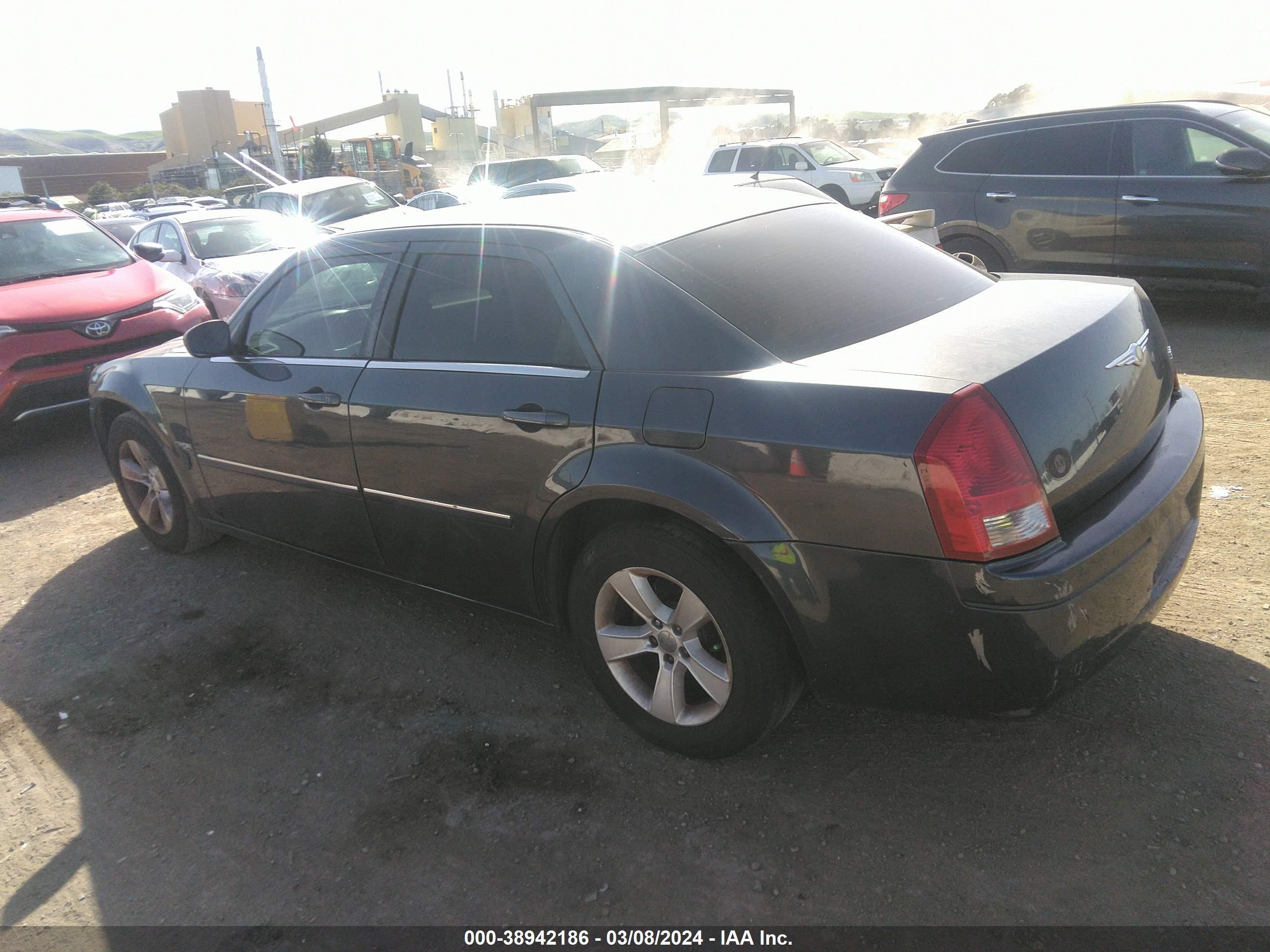 Photo 2 VIN: 2C3KA43R57H877472 - CHRYSLER 300 