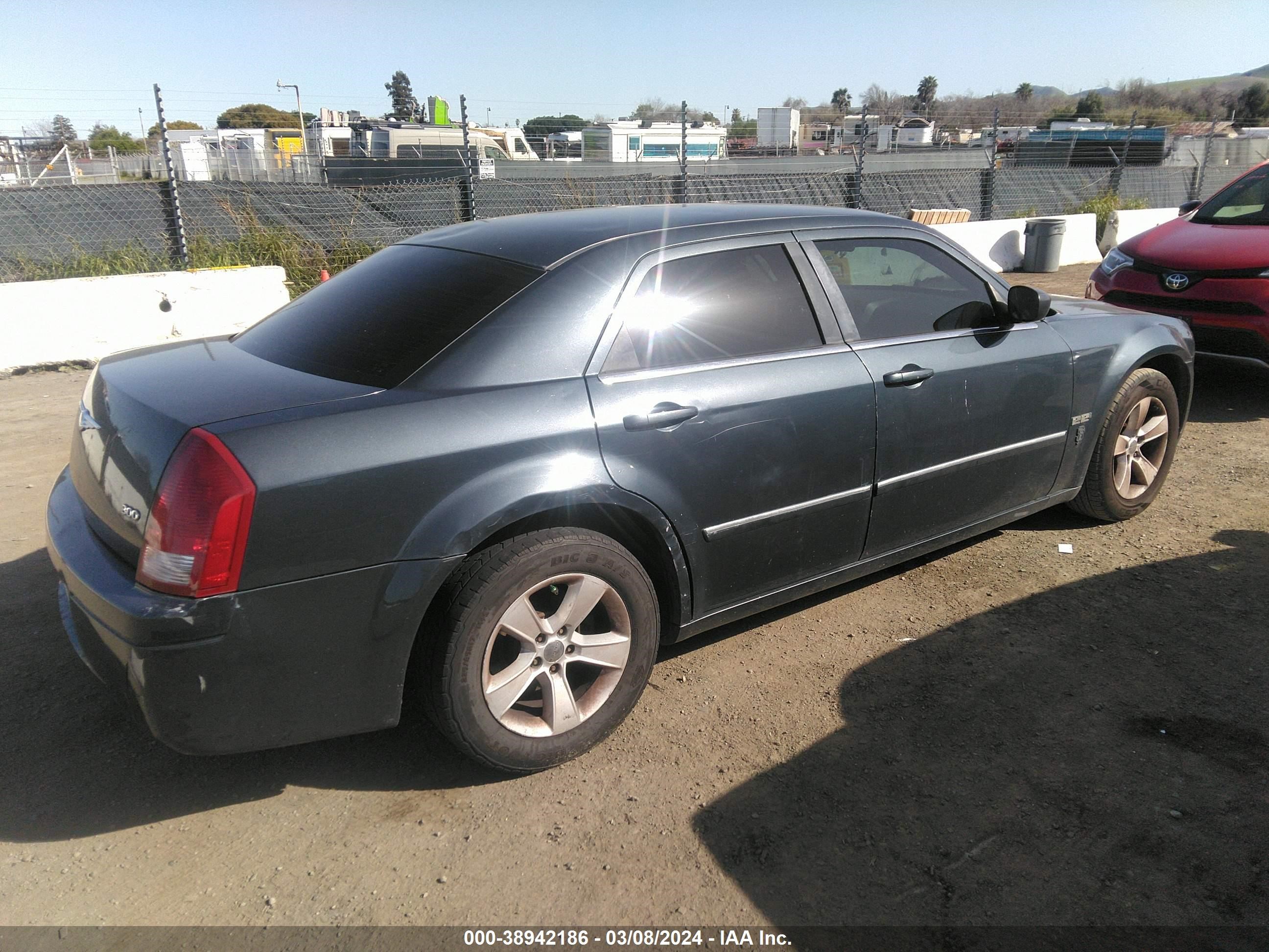 Photo 3 VIN: 2C3KA43R57H877472 - CHRYSLER 300 