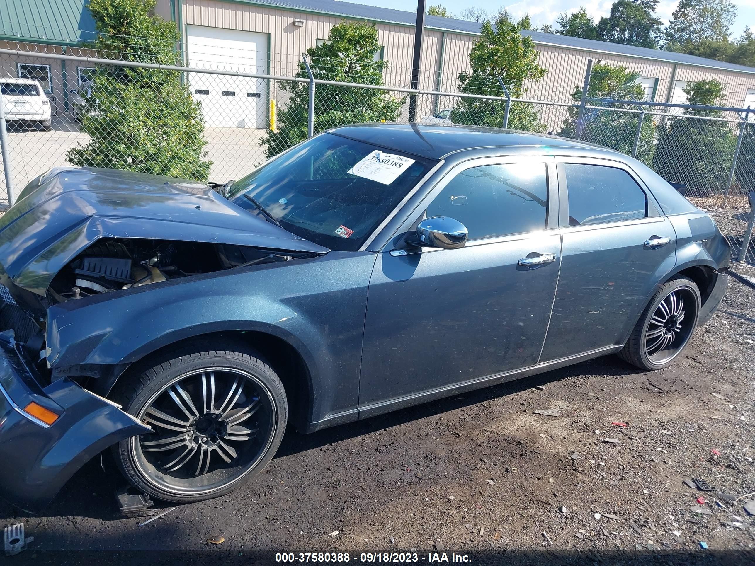 Photo 12 VIN: 2C3KA43R58H188758 - CHRYSLER 300 