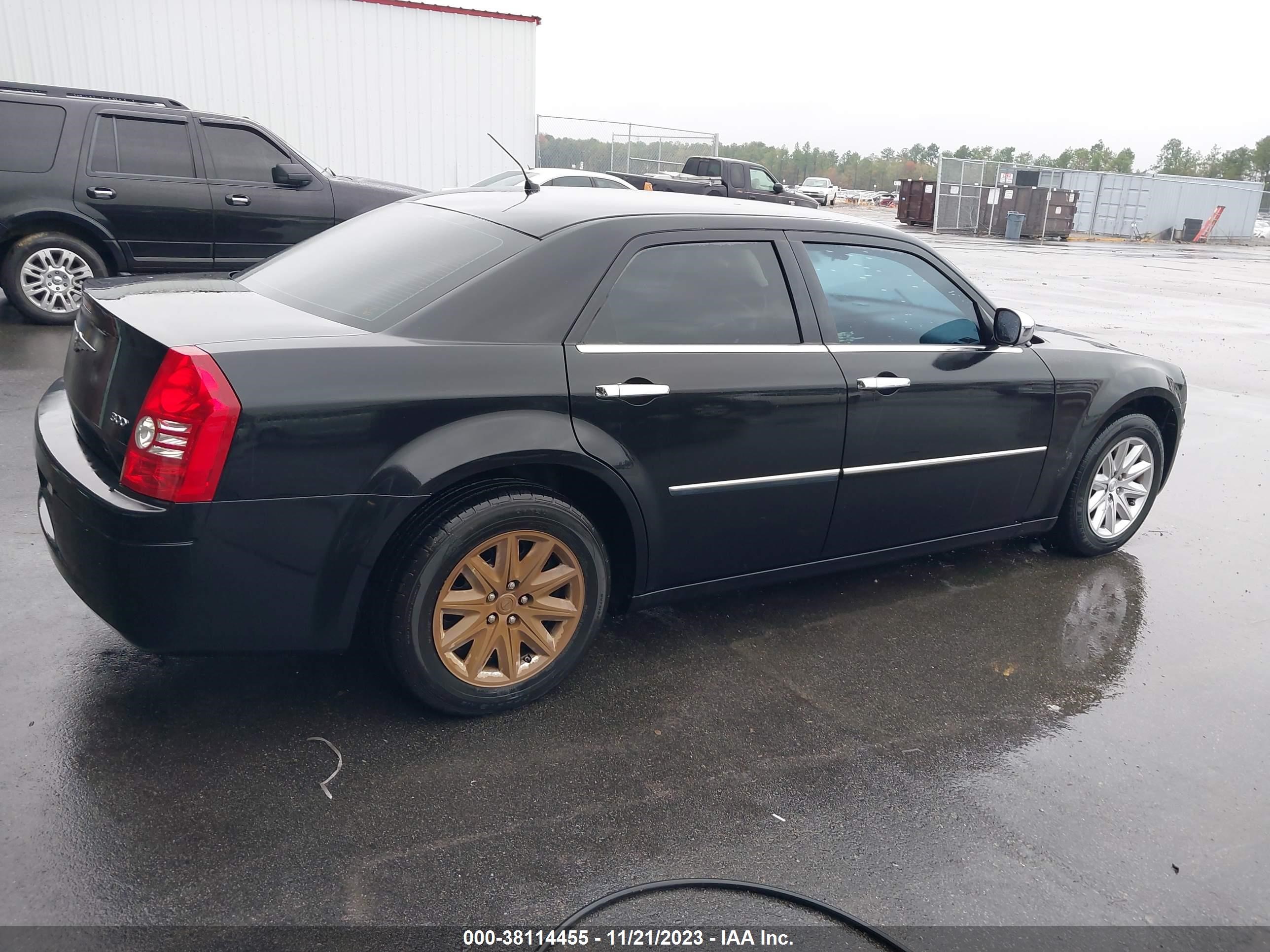 Photo 3 VIN: 2C3KA43R68H122140 - CHRYSLER 300 