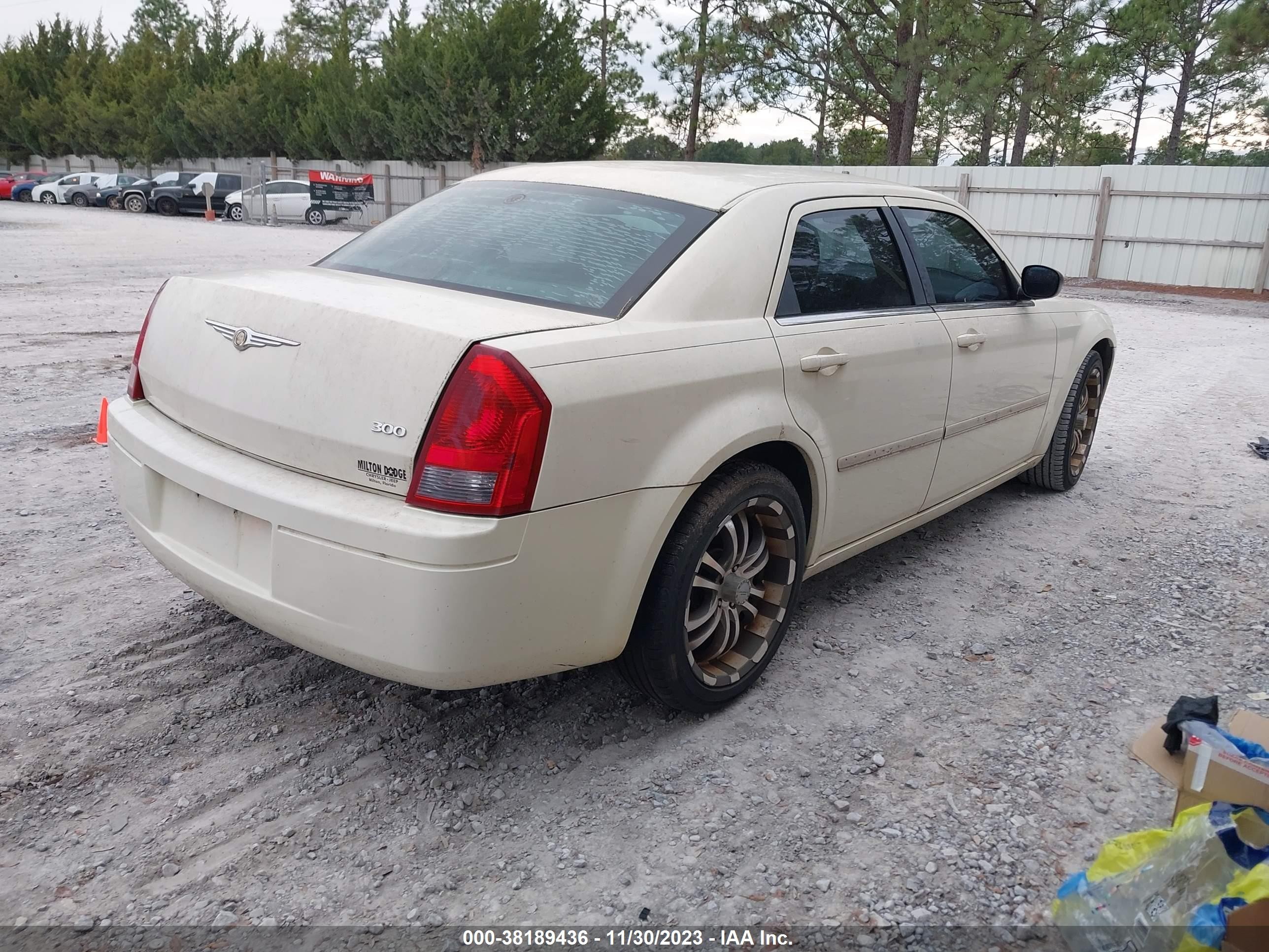 Photo 3 VIN: 2C3KA43R76H153765 - CHRYSLER 300 