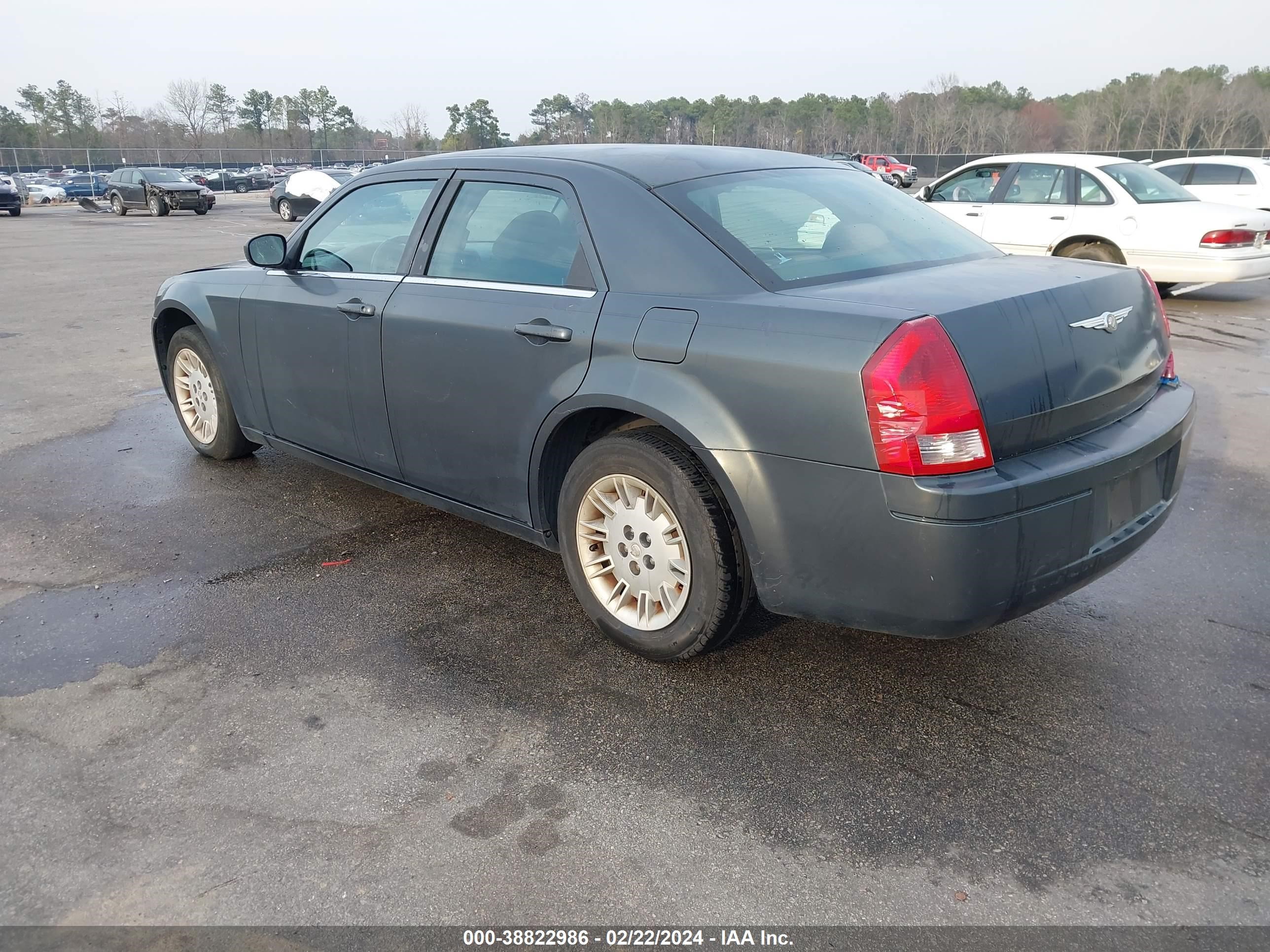 Photo 2 VIN: 2C3KA43R77H813689 - CHRYSLER 300 