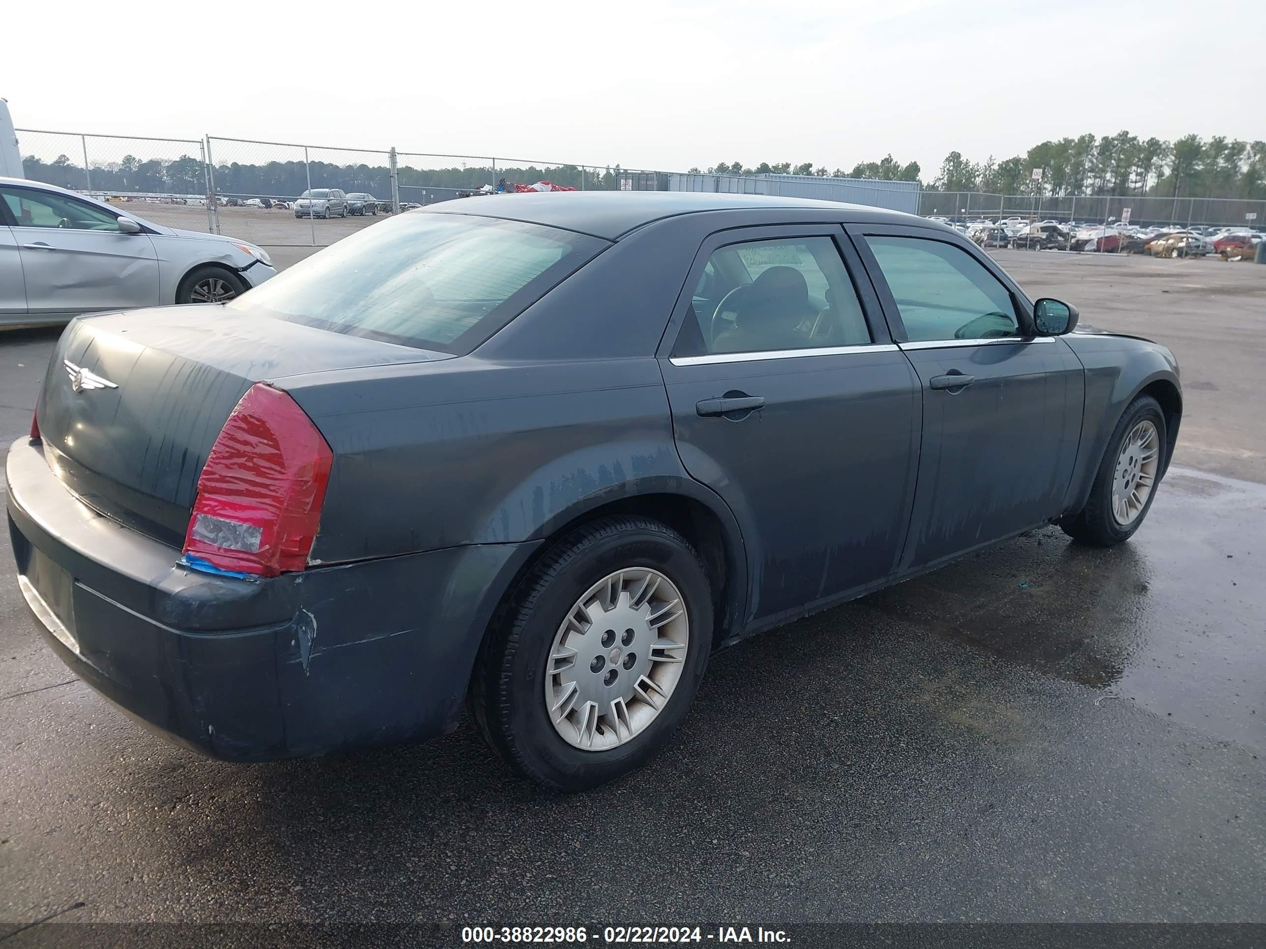 Photo 3 VIN: 2C3KA43R77H813689 - CHRYSLER 300 