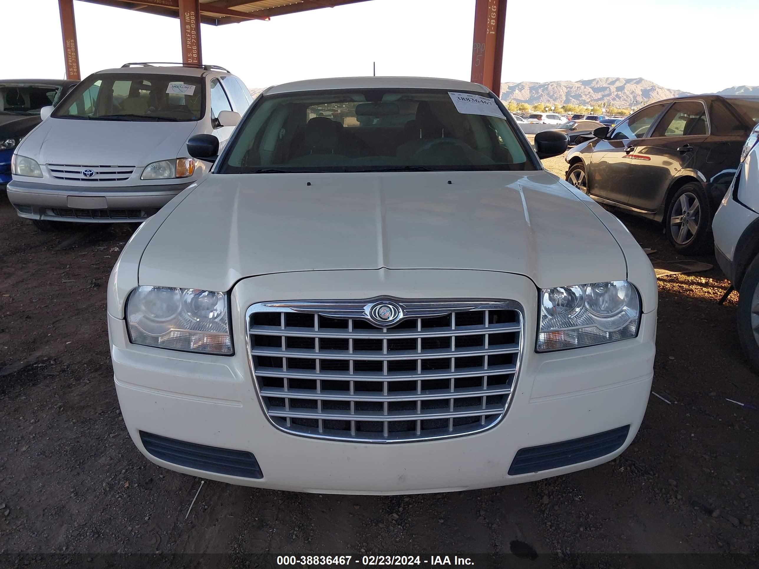 Photo 11 VIN: 2C3KA43R78H237510 - CHRYSLER 300 