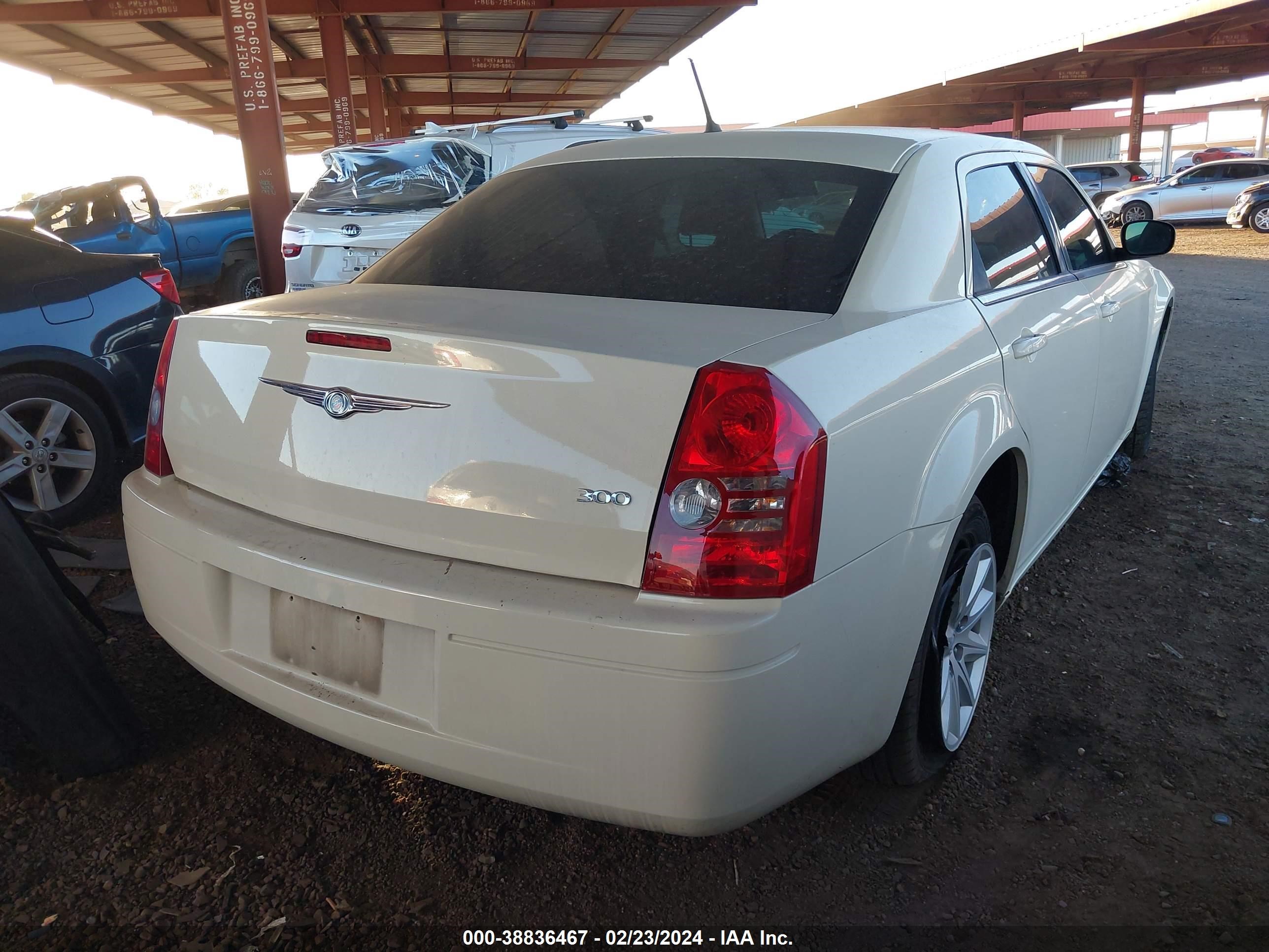 Photo 3 VIN: 2C3KA43R78H237510 - CHRYSLER 300 