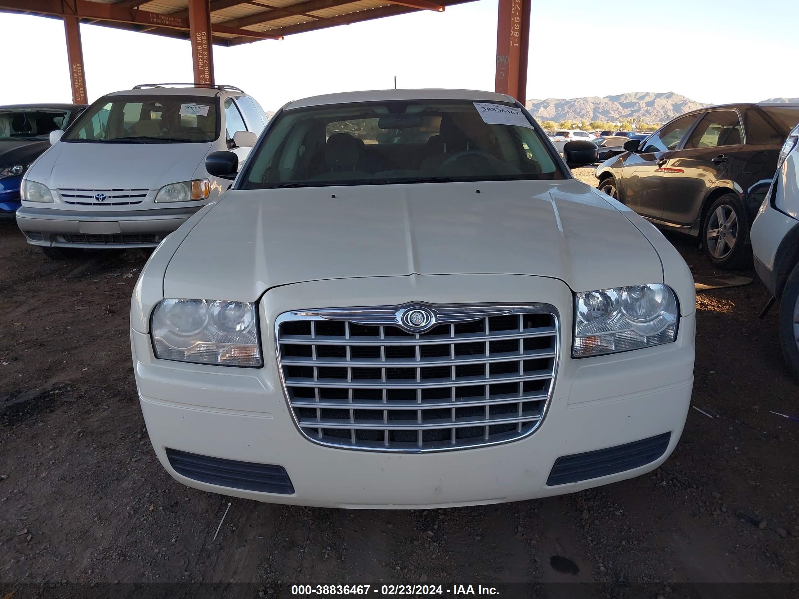 Photo 5 VIN: 2C3KA43R78H237510 - CHRYSLER 300 