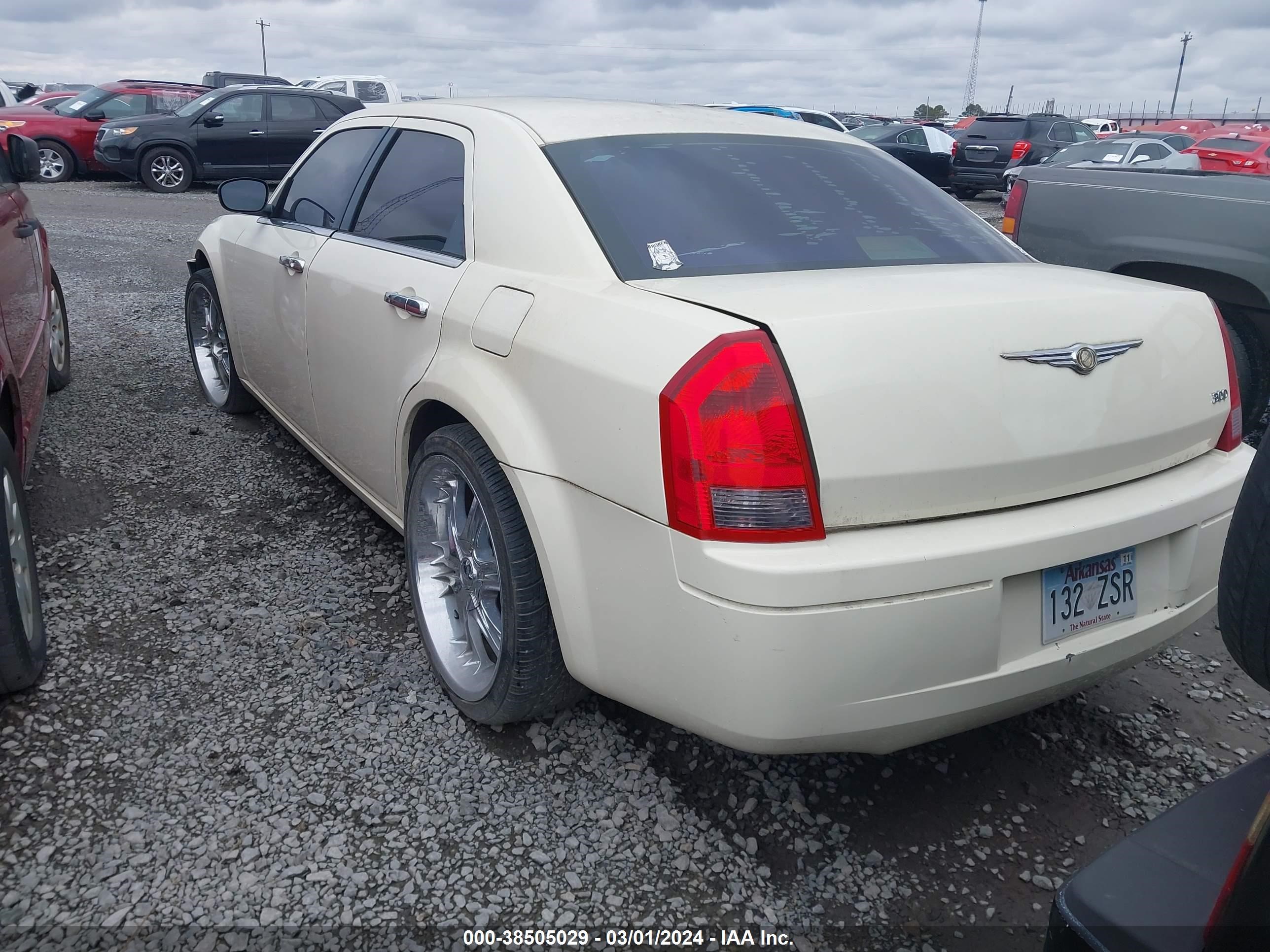 Photo 3 VIN: 2C3KA43R87H823762 - CHRYSLER 300 